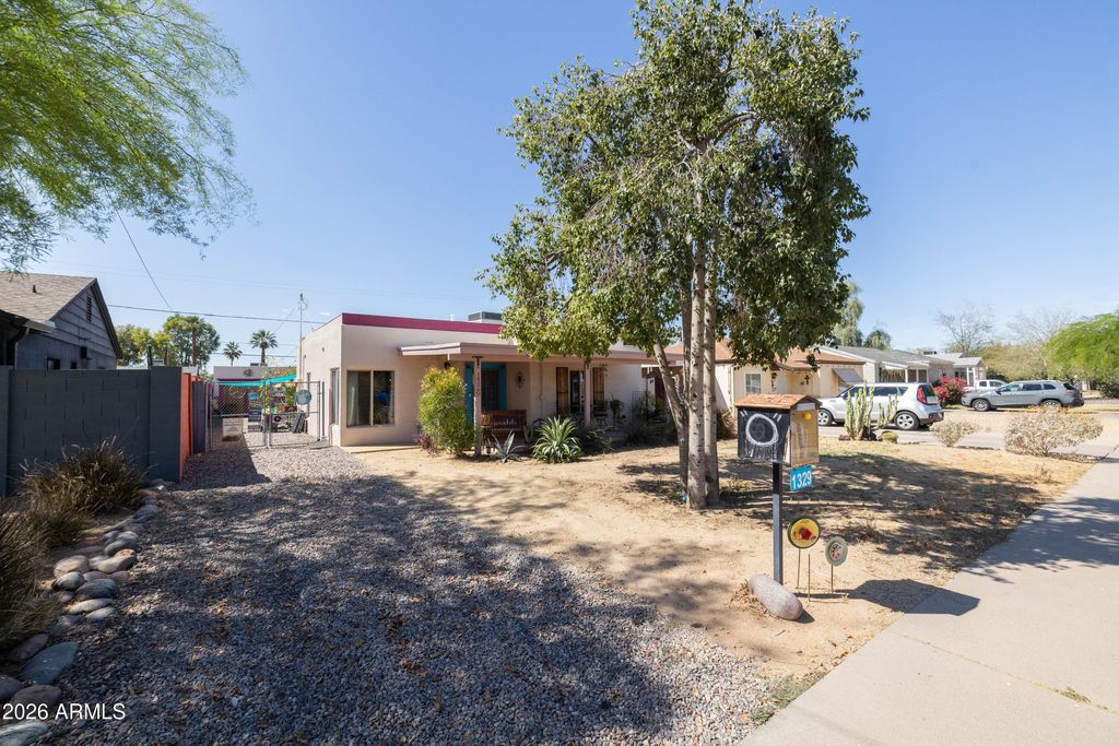 Photo of 1329 E Hubbell Street, Phoenix, AZ 85006 (MLS # 7013544)