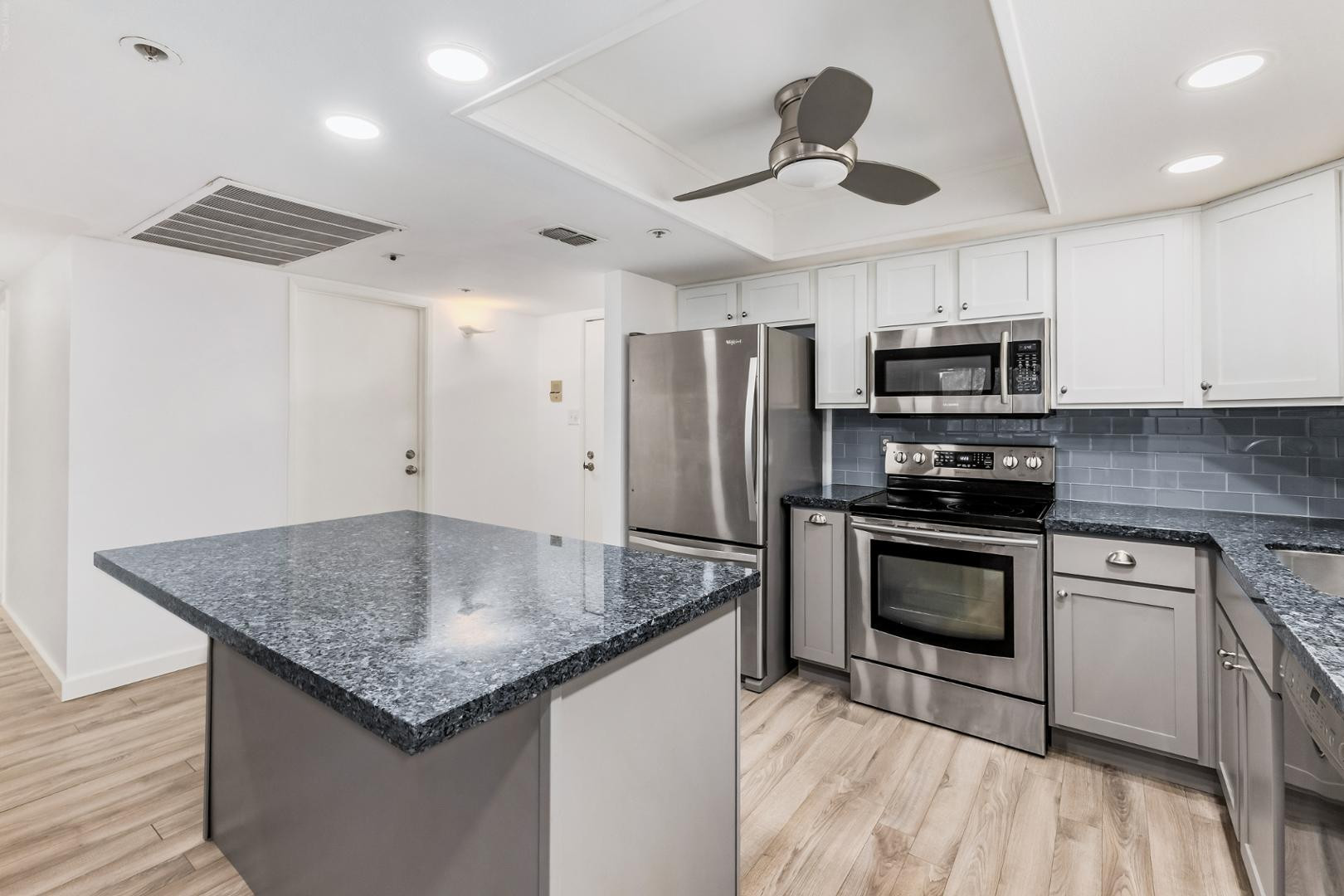 7950 E Camelback Road 305