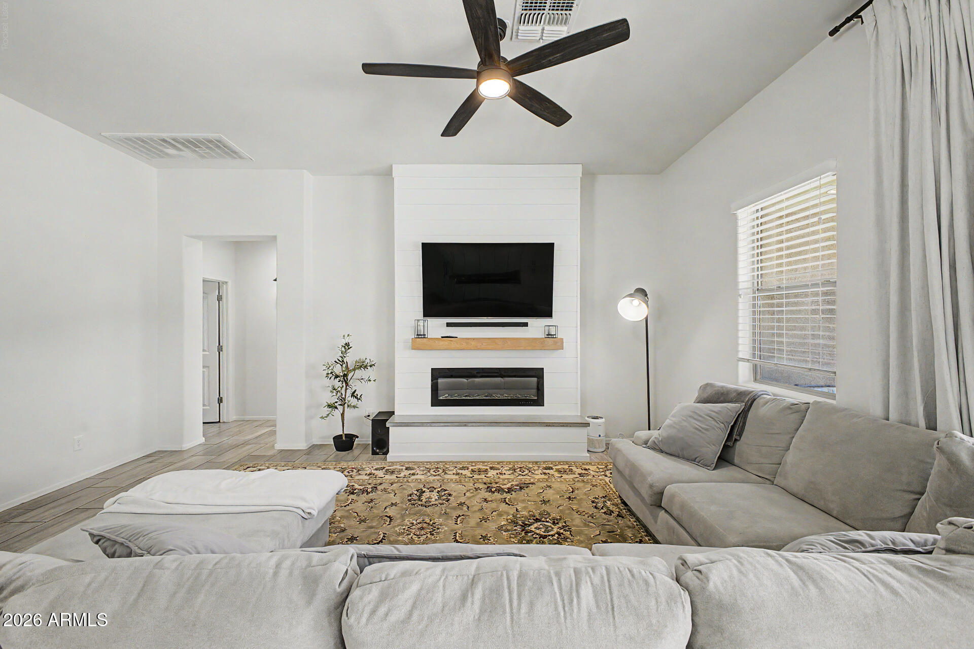 Properties 4 22516 E DUNCAN Street