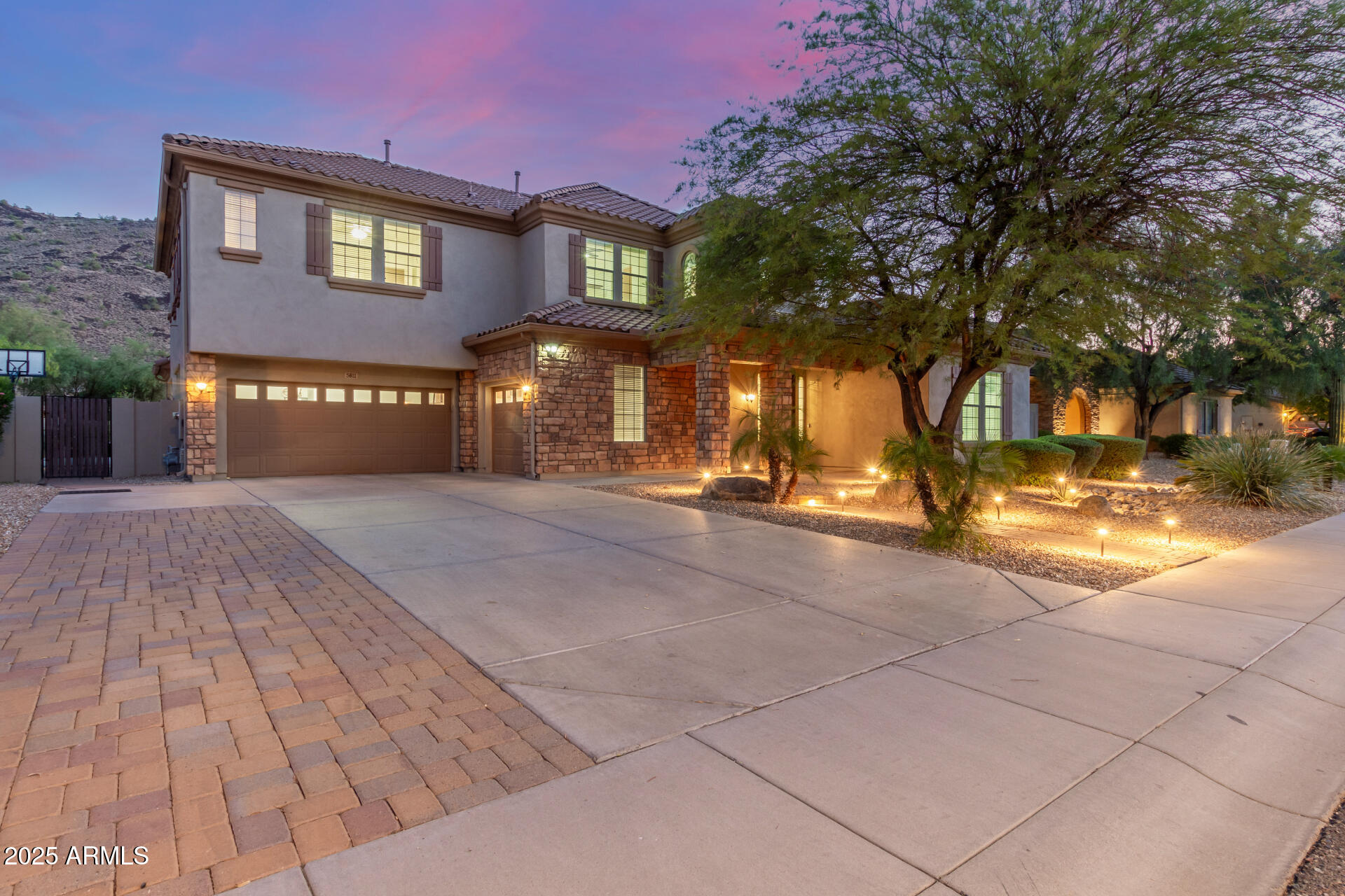 5811 W BONANZA Lane