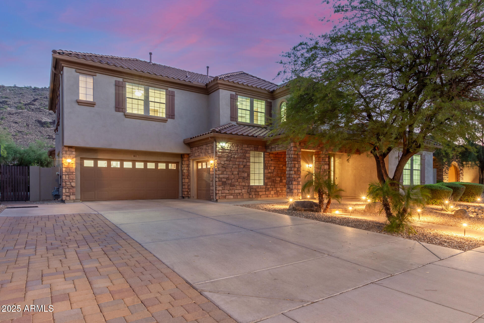 5811 W BONANZA Lane