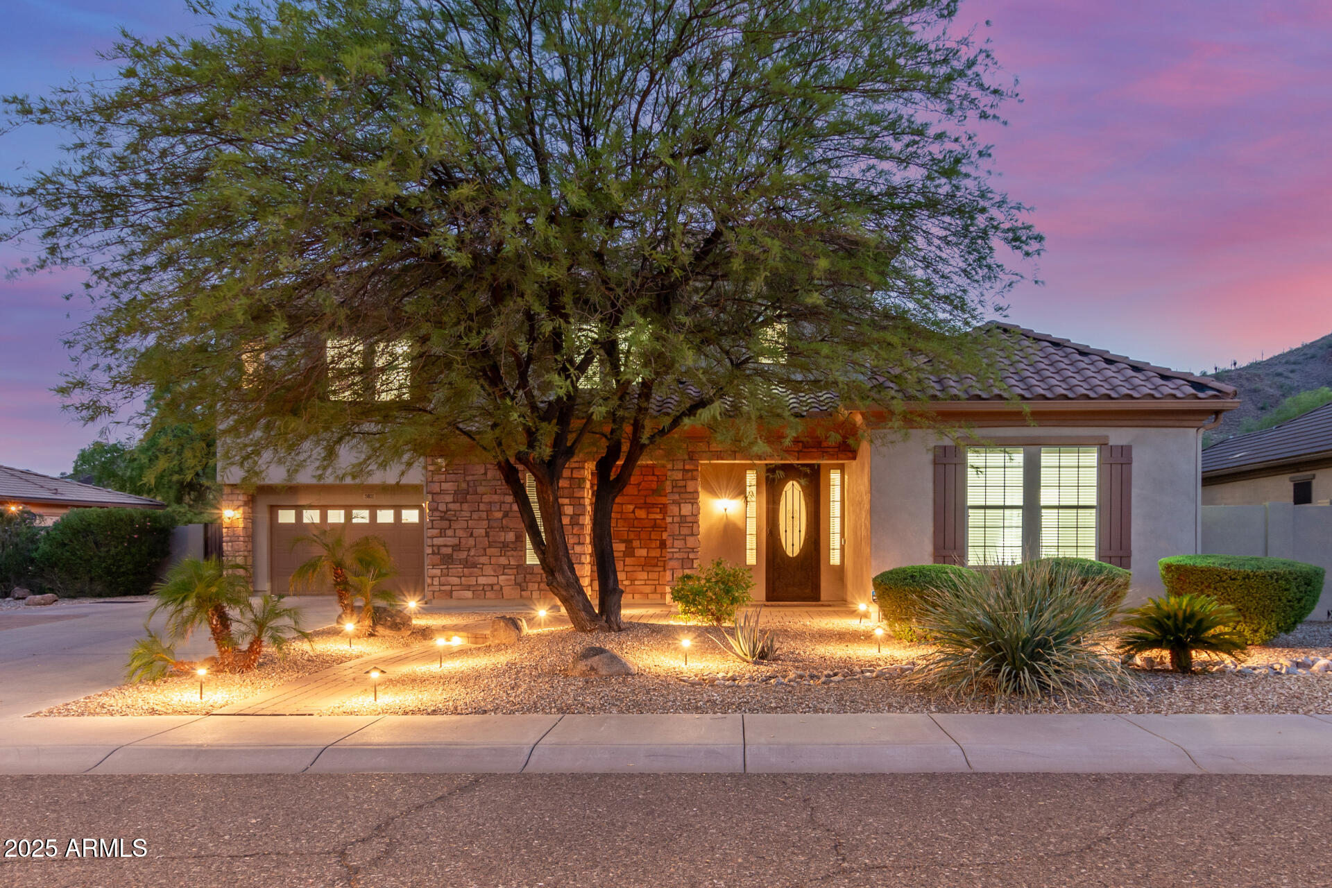 5811 W BONANZA Lane