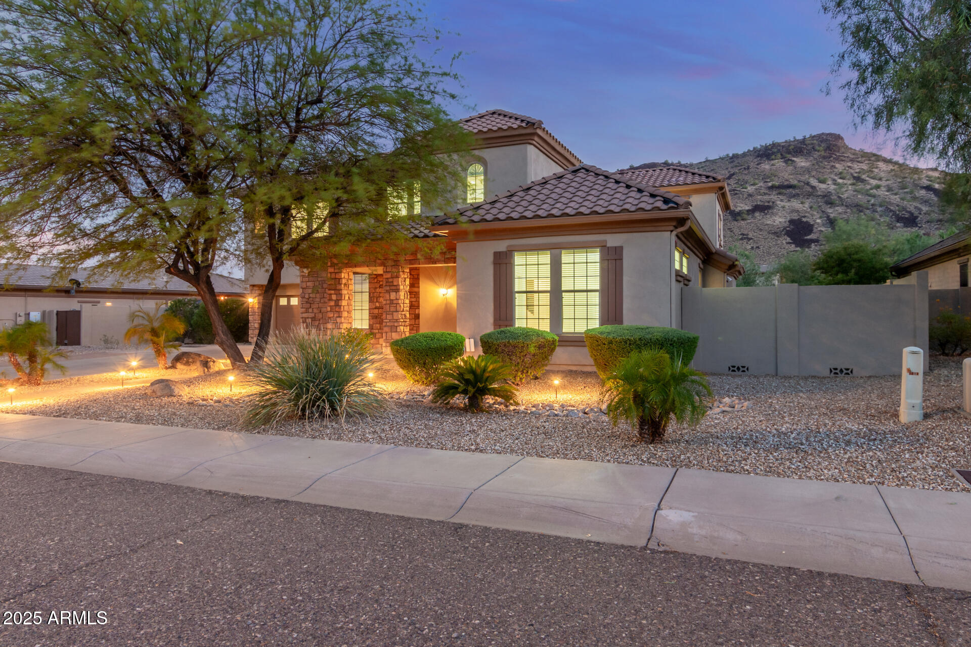 5811 W BONANZA Lane