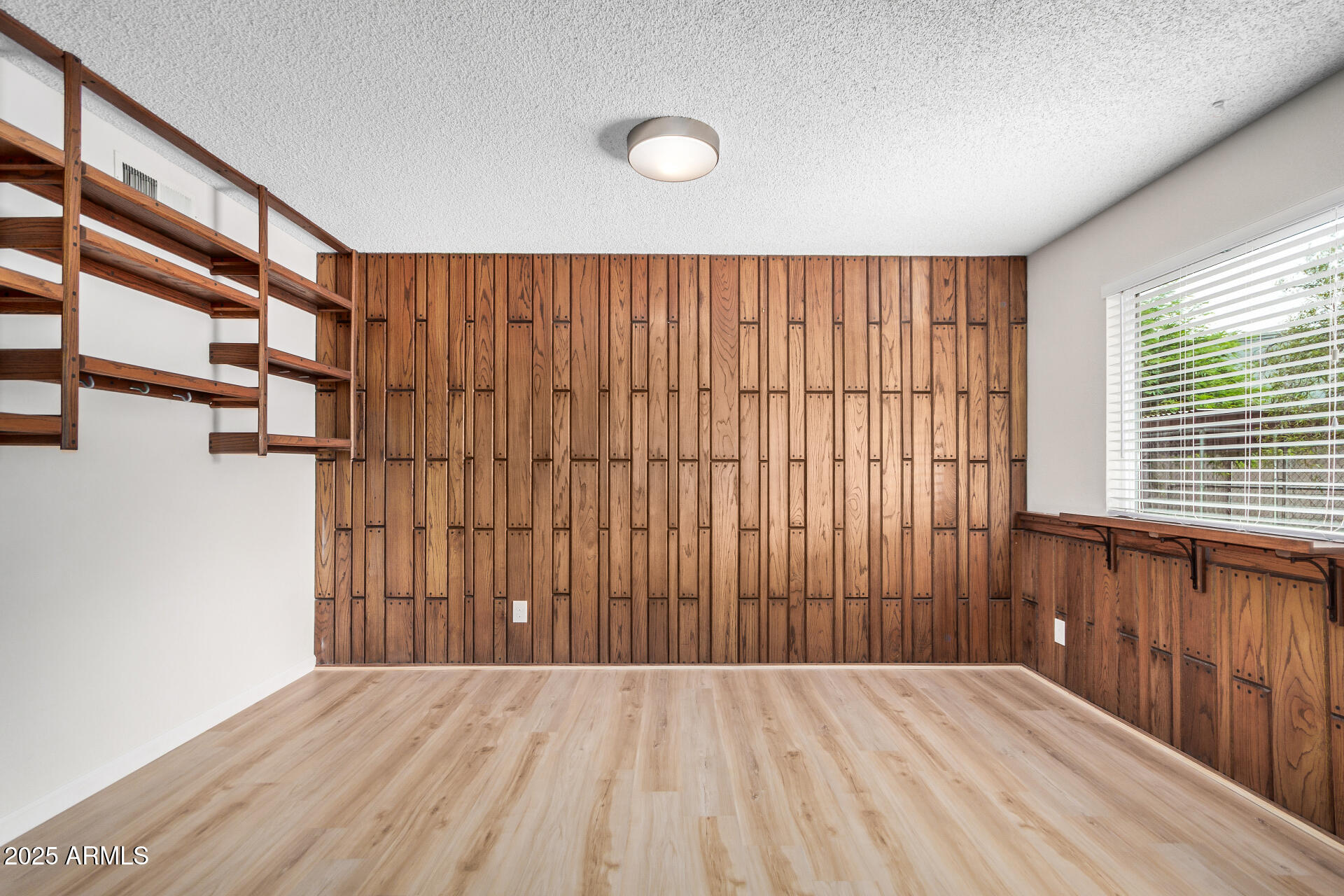 2323 E KATHLEEN Road