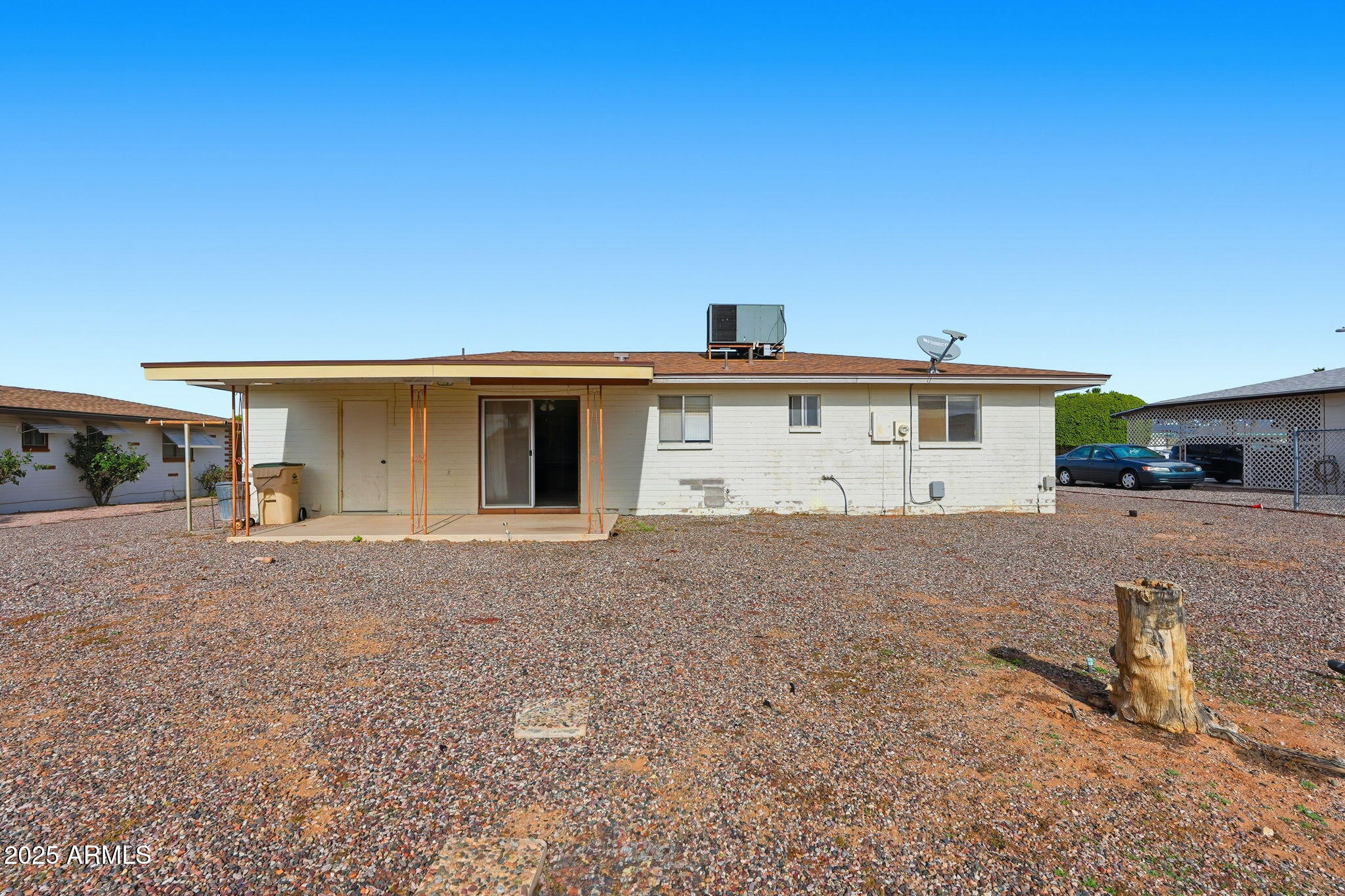 5325 E DES MOINES Street