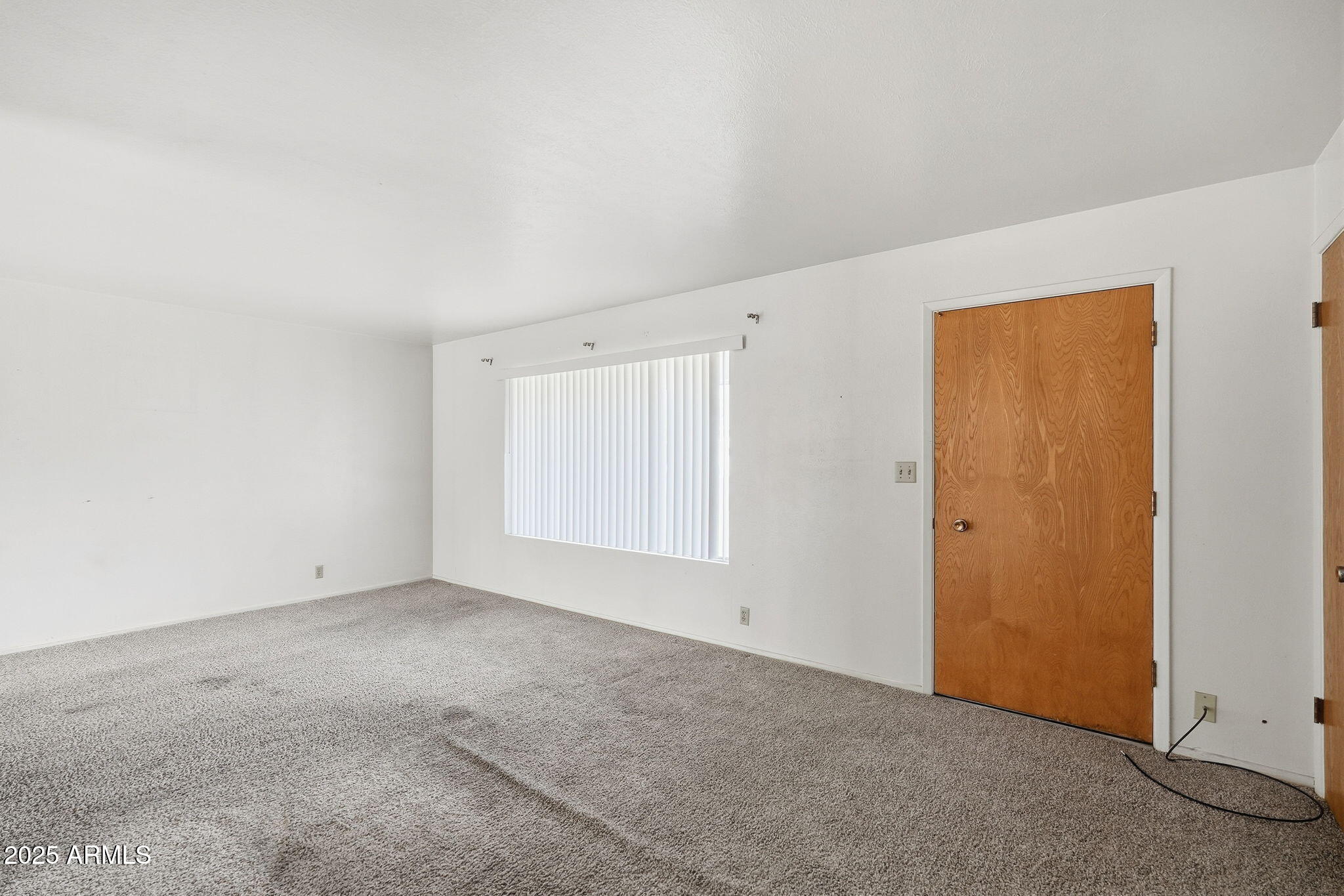 5325 E DES MOINES Street