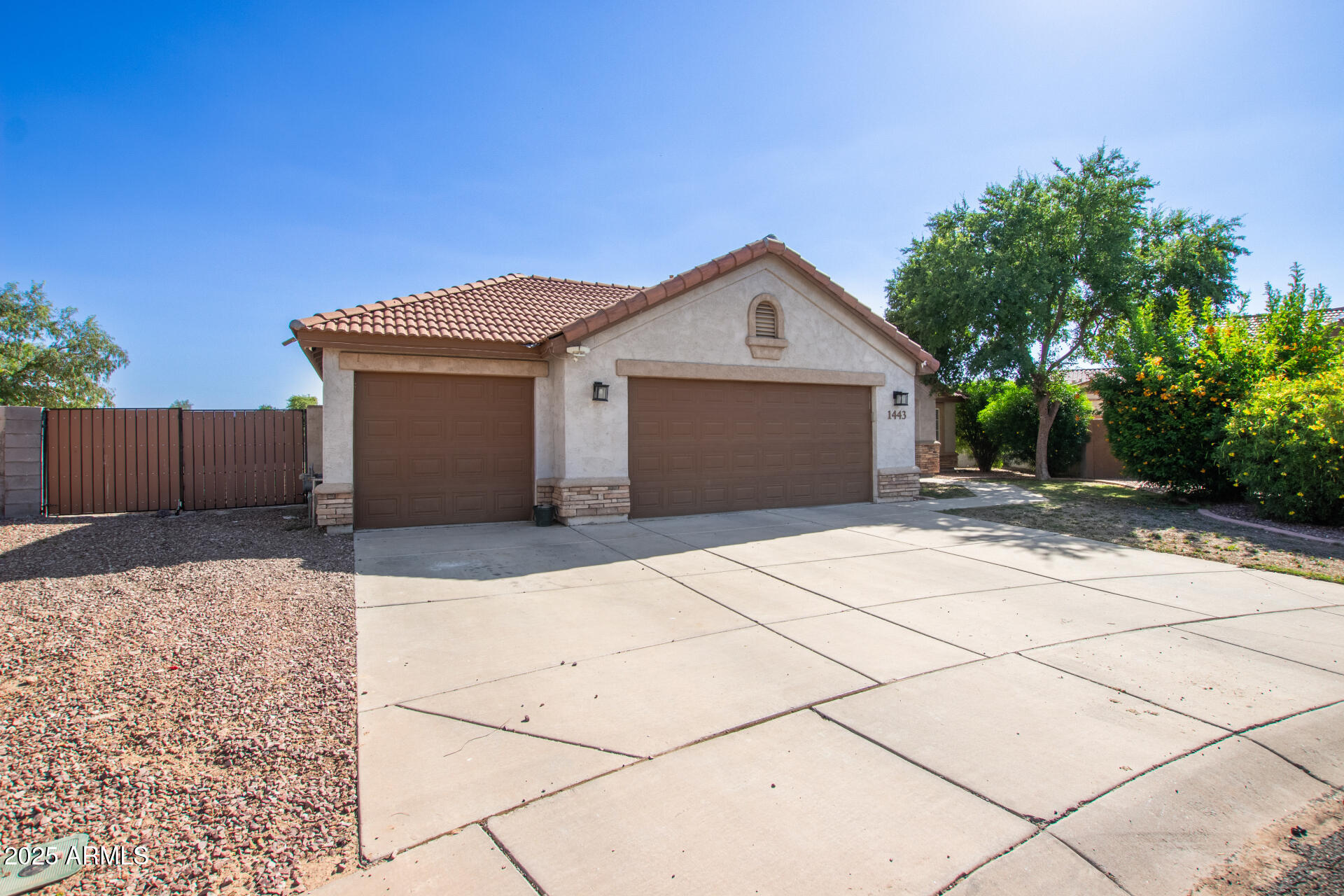 1443 N POPPY Street