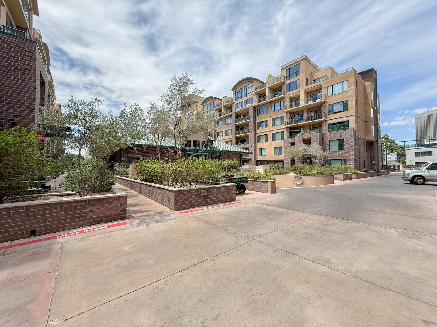 2302 N CENTRAL Avenue 405