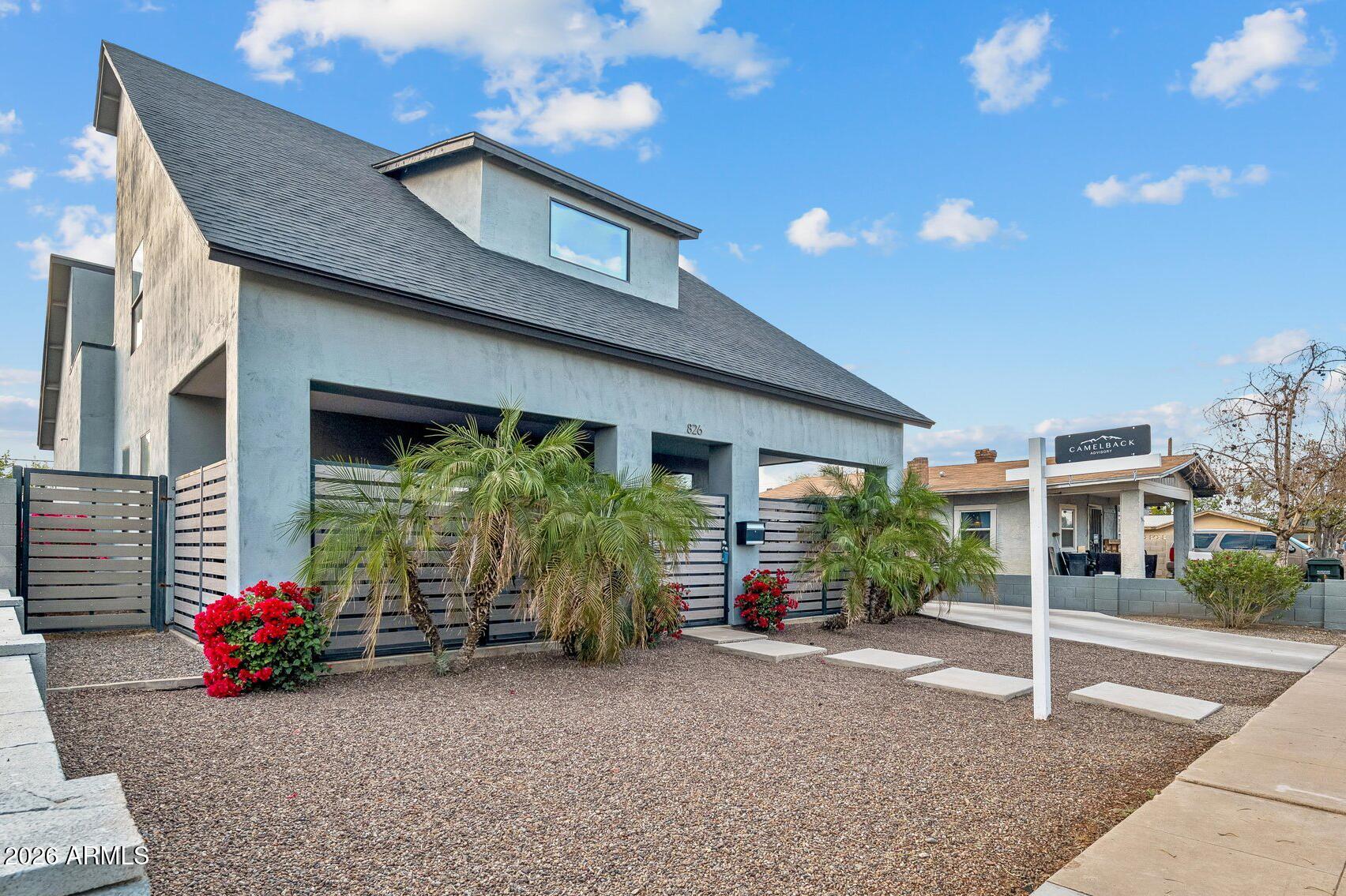 826 N 11TH Avenue