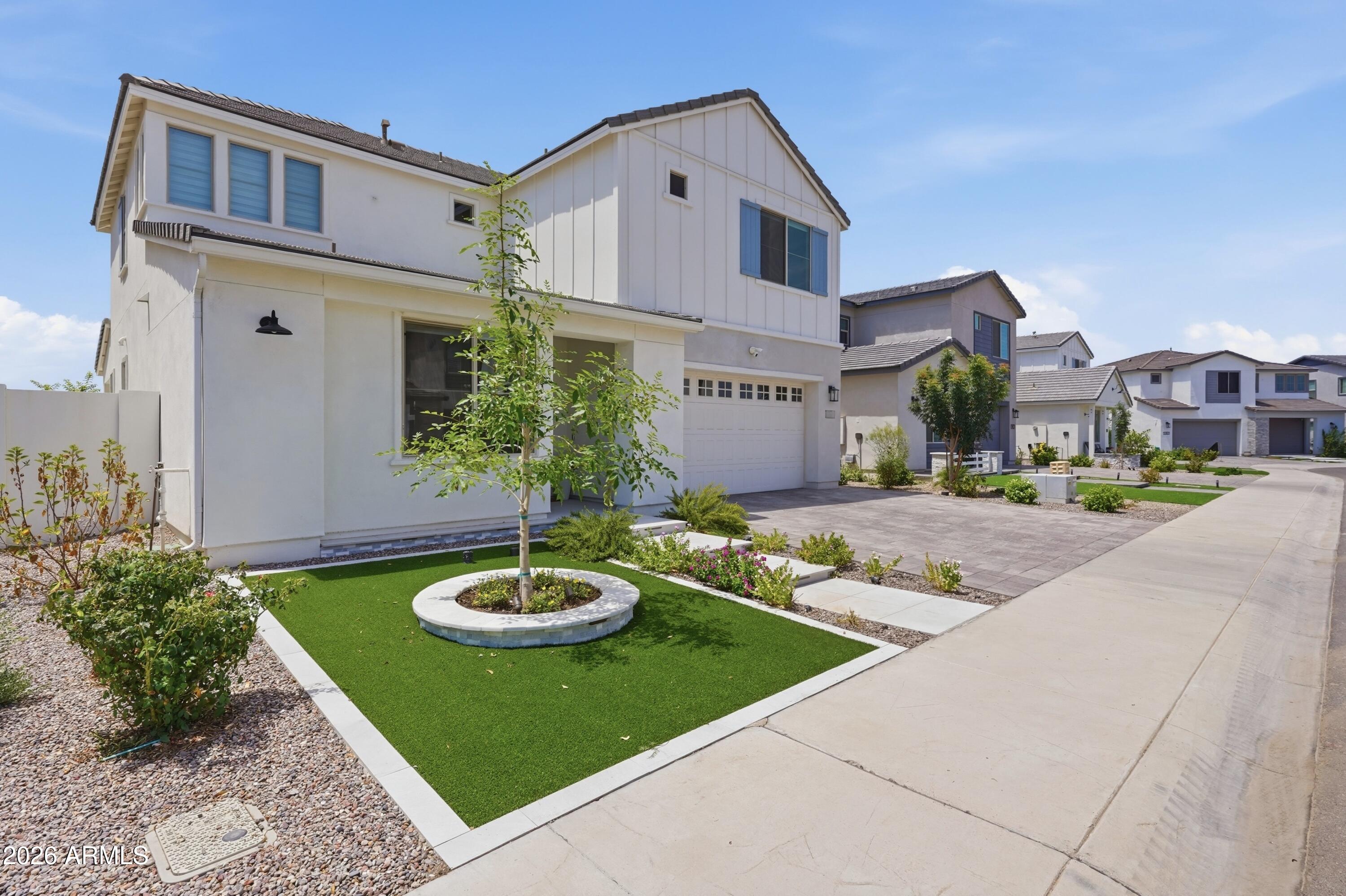 1421 E DONATO Court