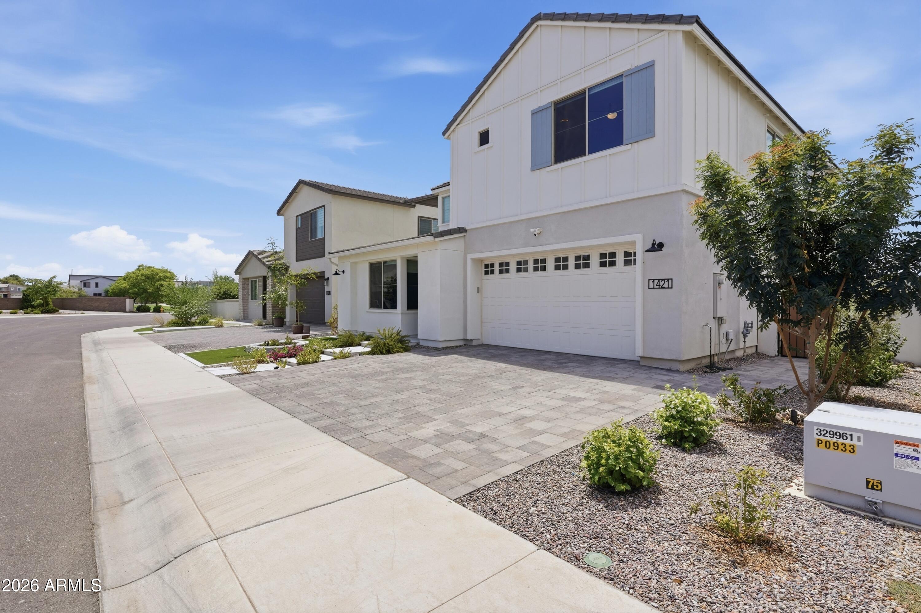 1421 E DONATO Court