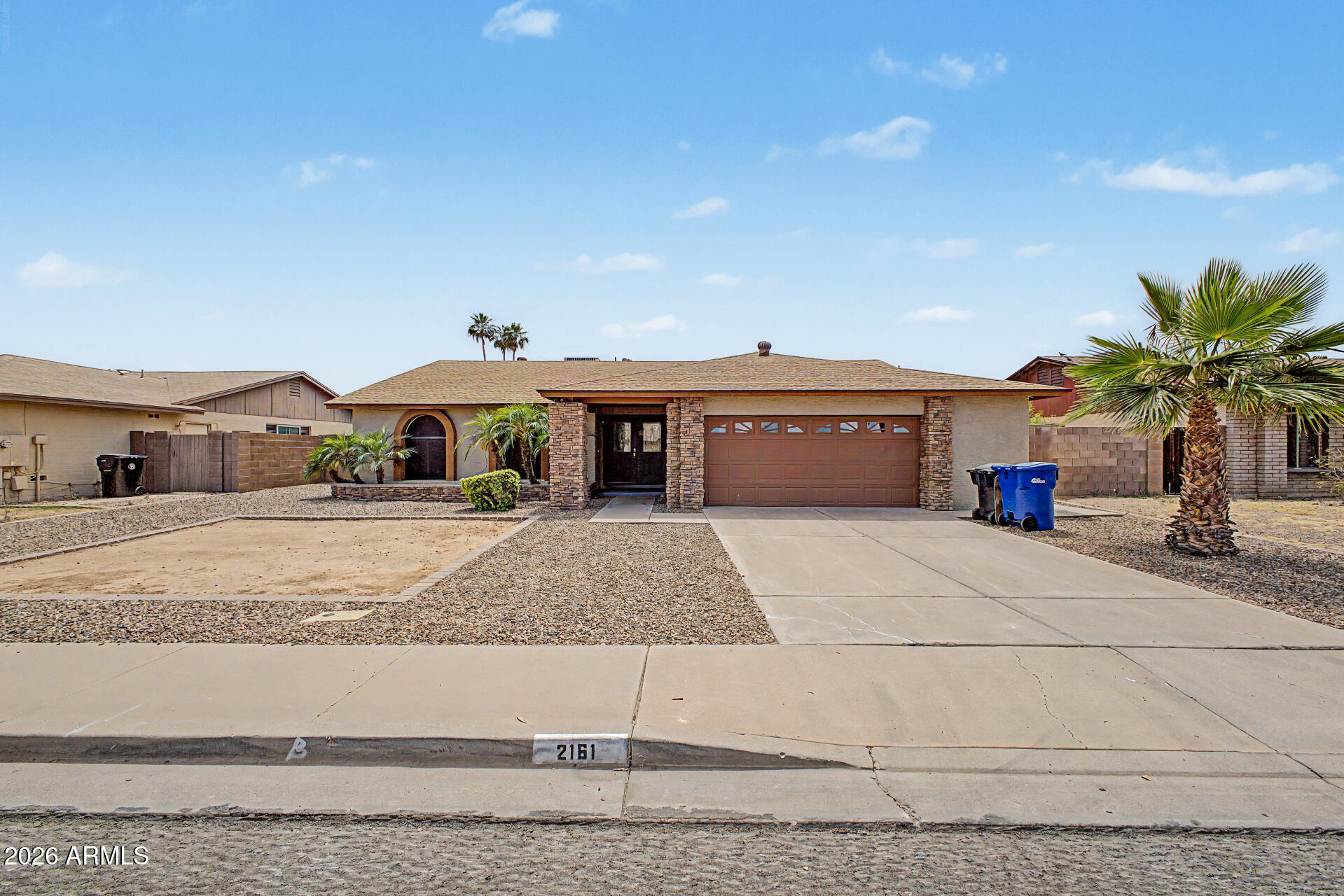 2161 E EL MORO Avenue