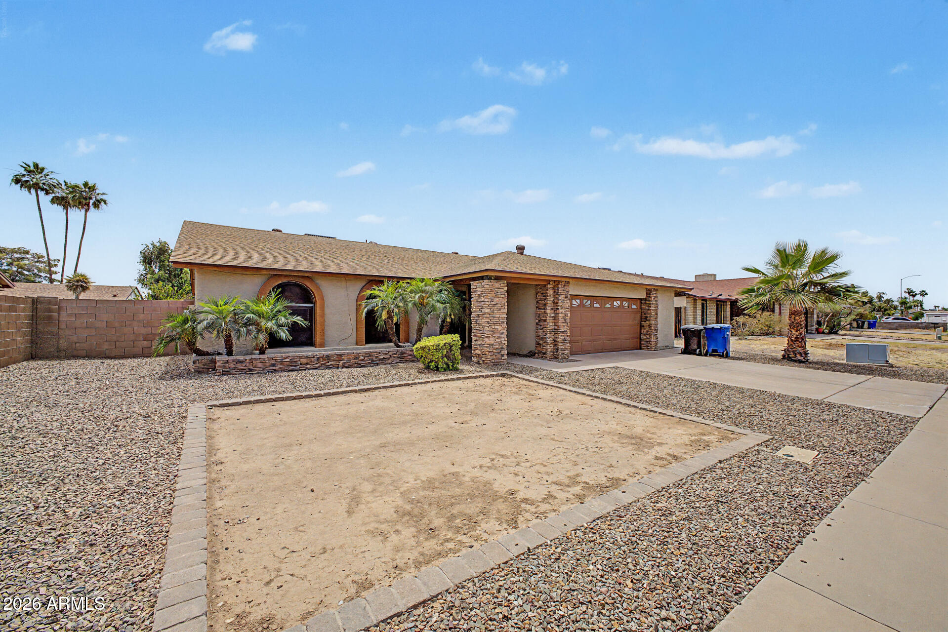 2161 E EL MORO Avenue
