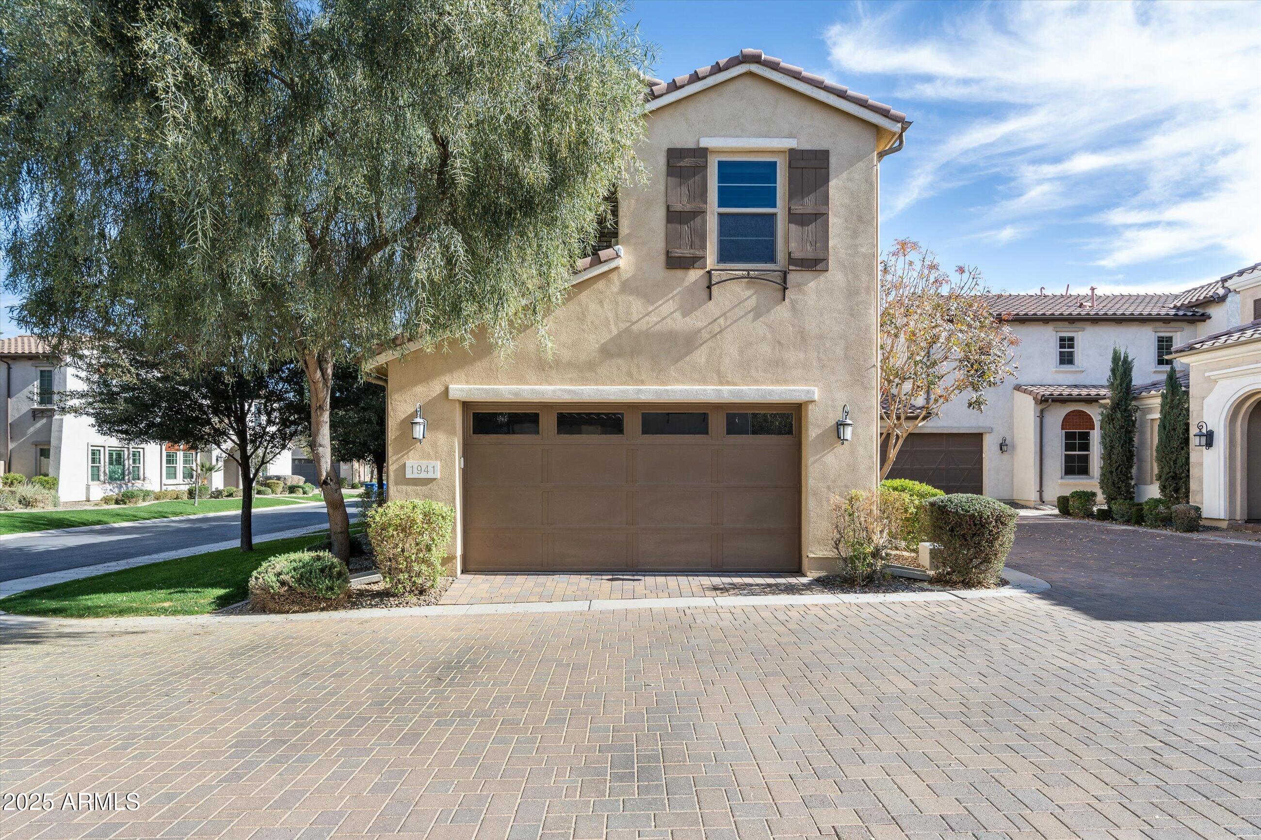 1941 W YELLOWSTONE Way