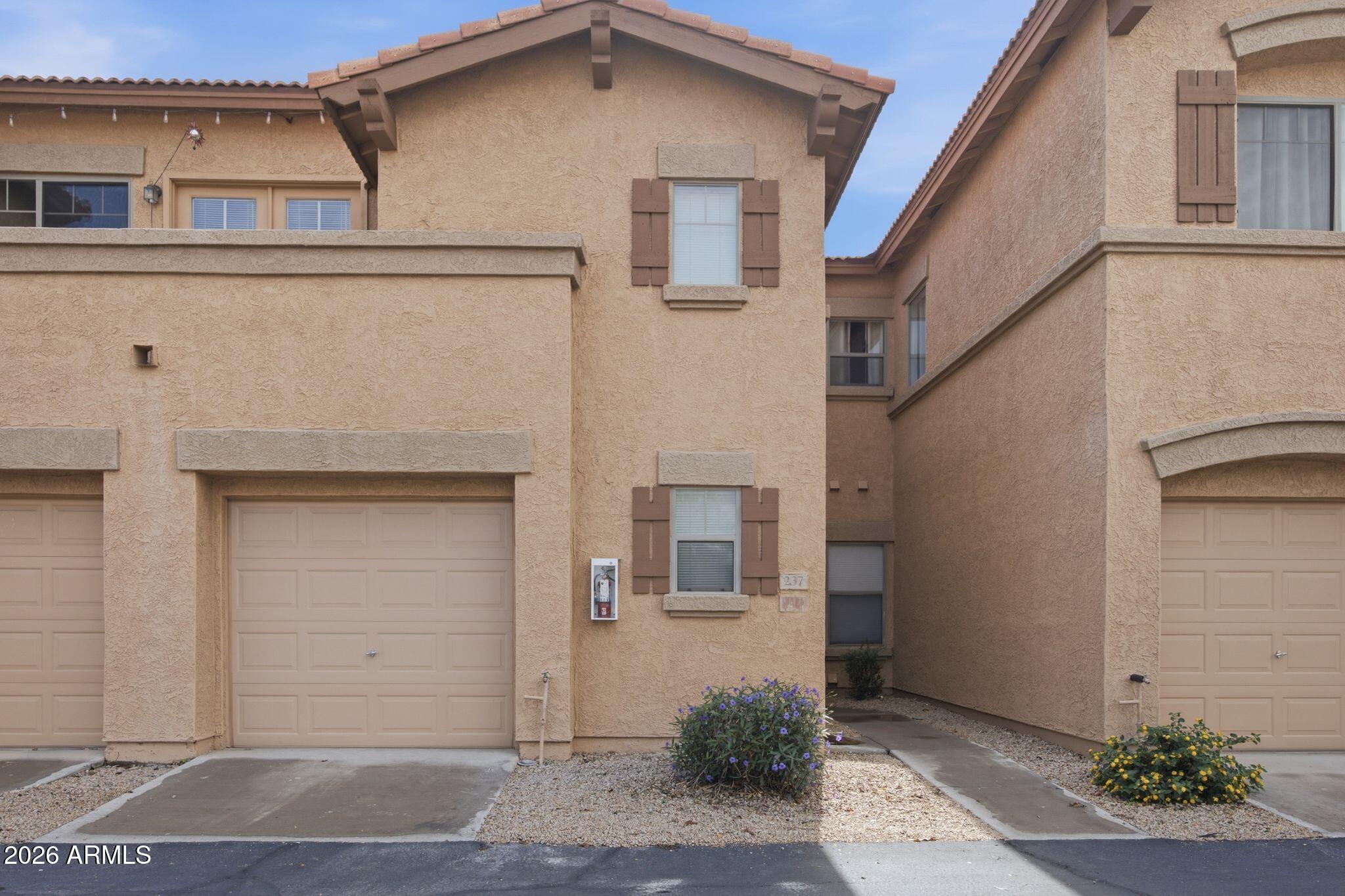 805 S SYCAMORE -- 237