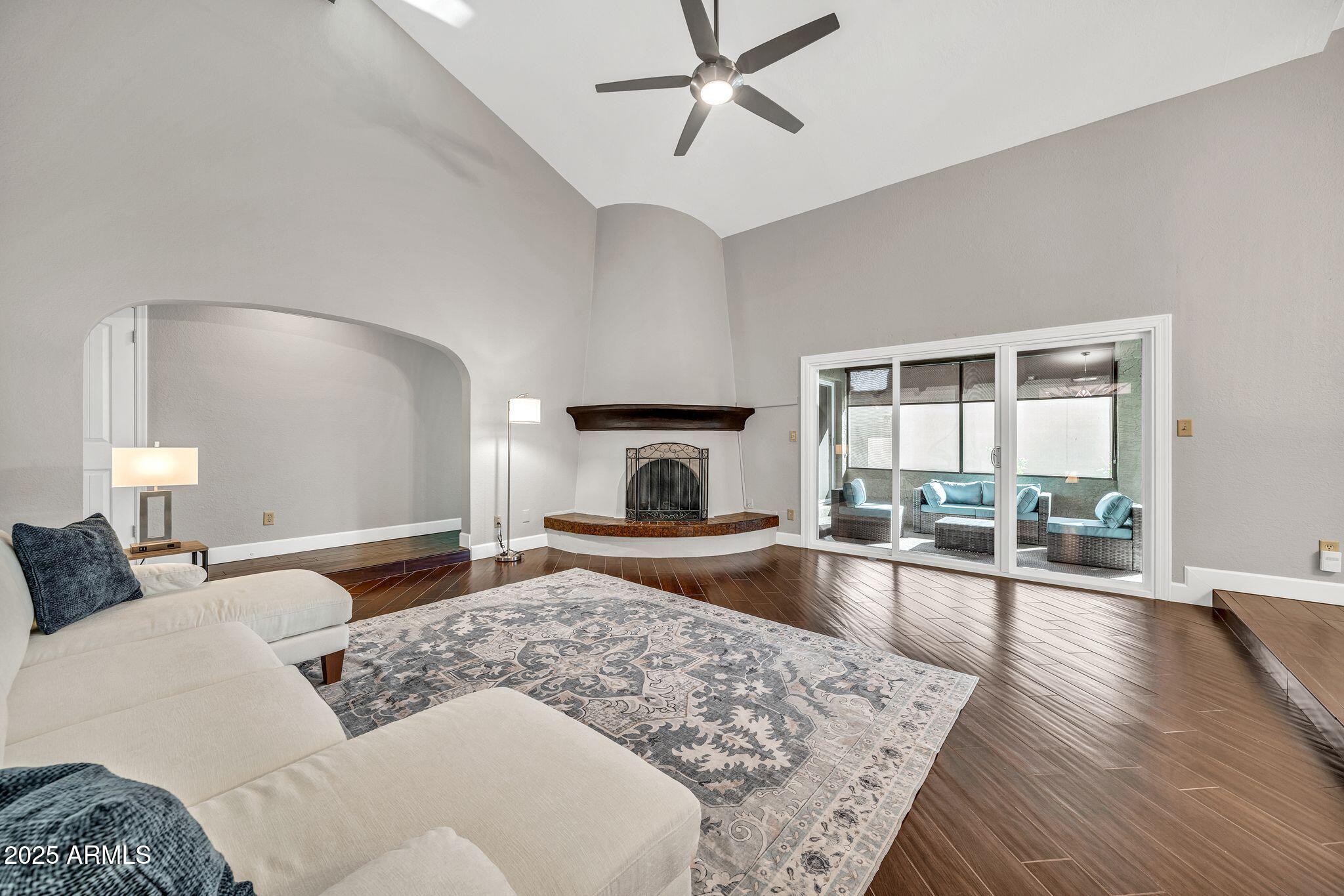 18548 E PARADA Circle