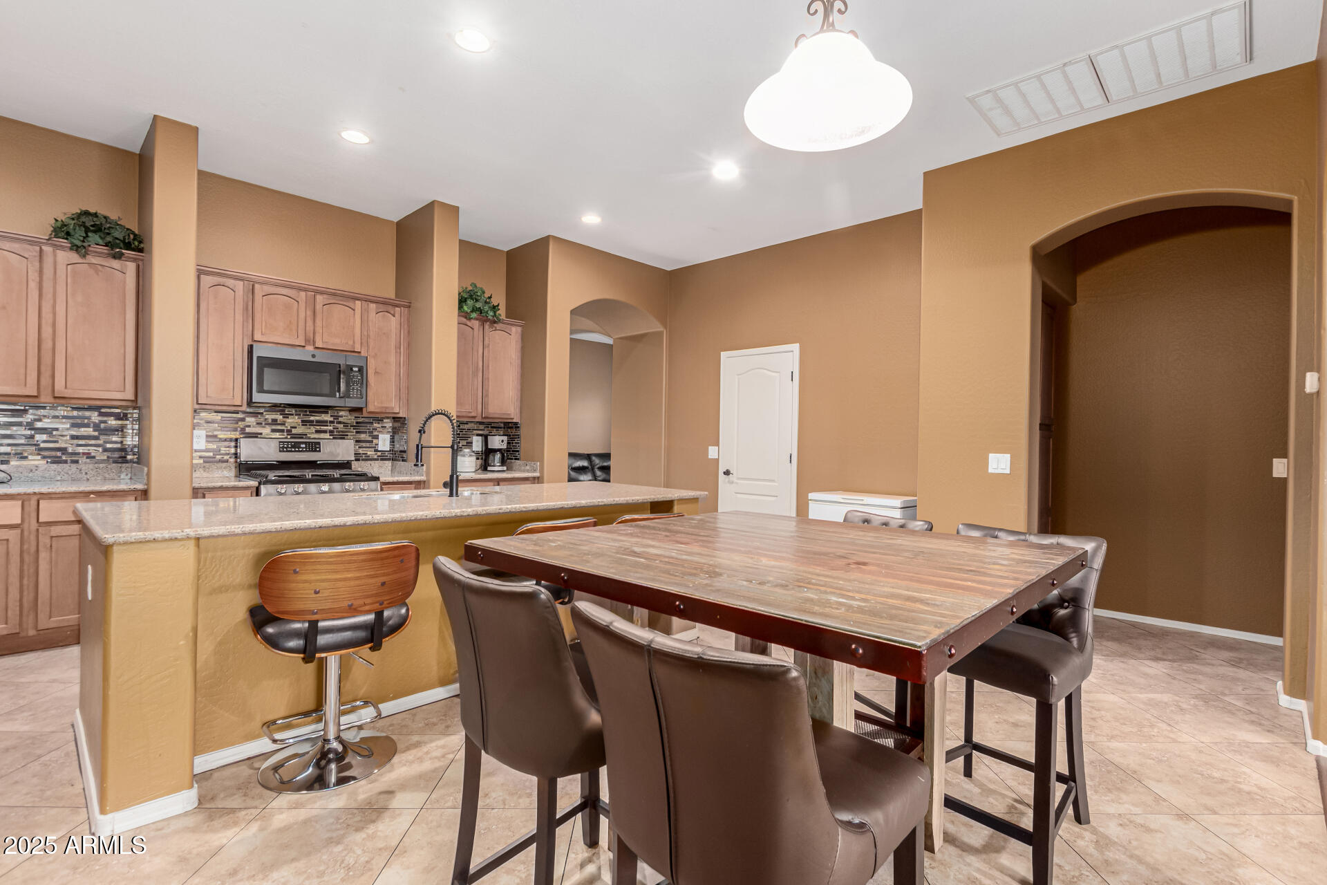 16600 W WASHINGTON Street