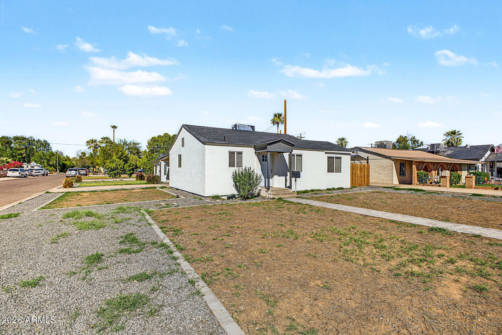 1332 E CAMPBELL Avenue
