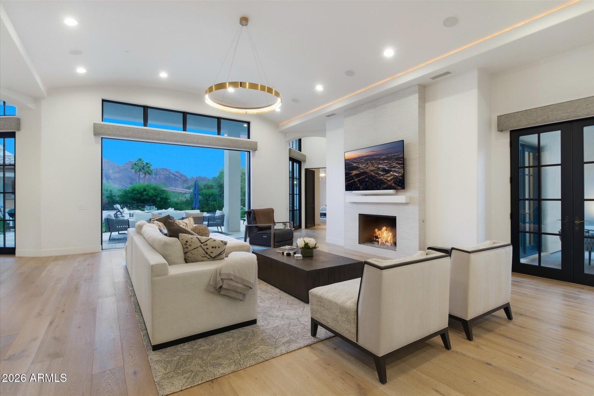 6650 N HILLSIDE Drive