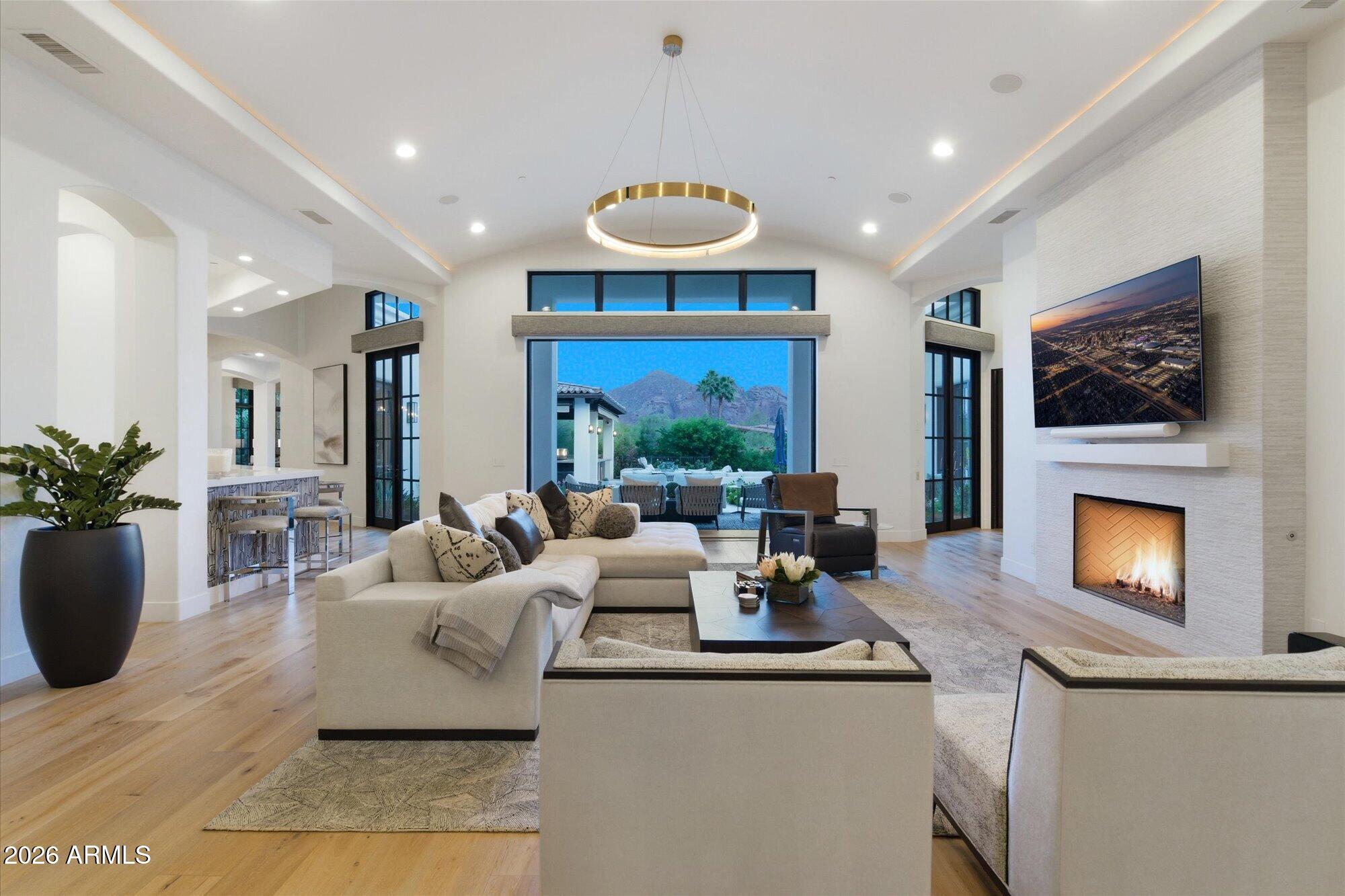 6650 N HILLSIDE Drive