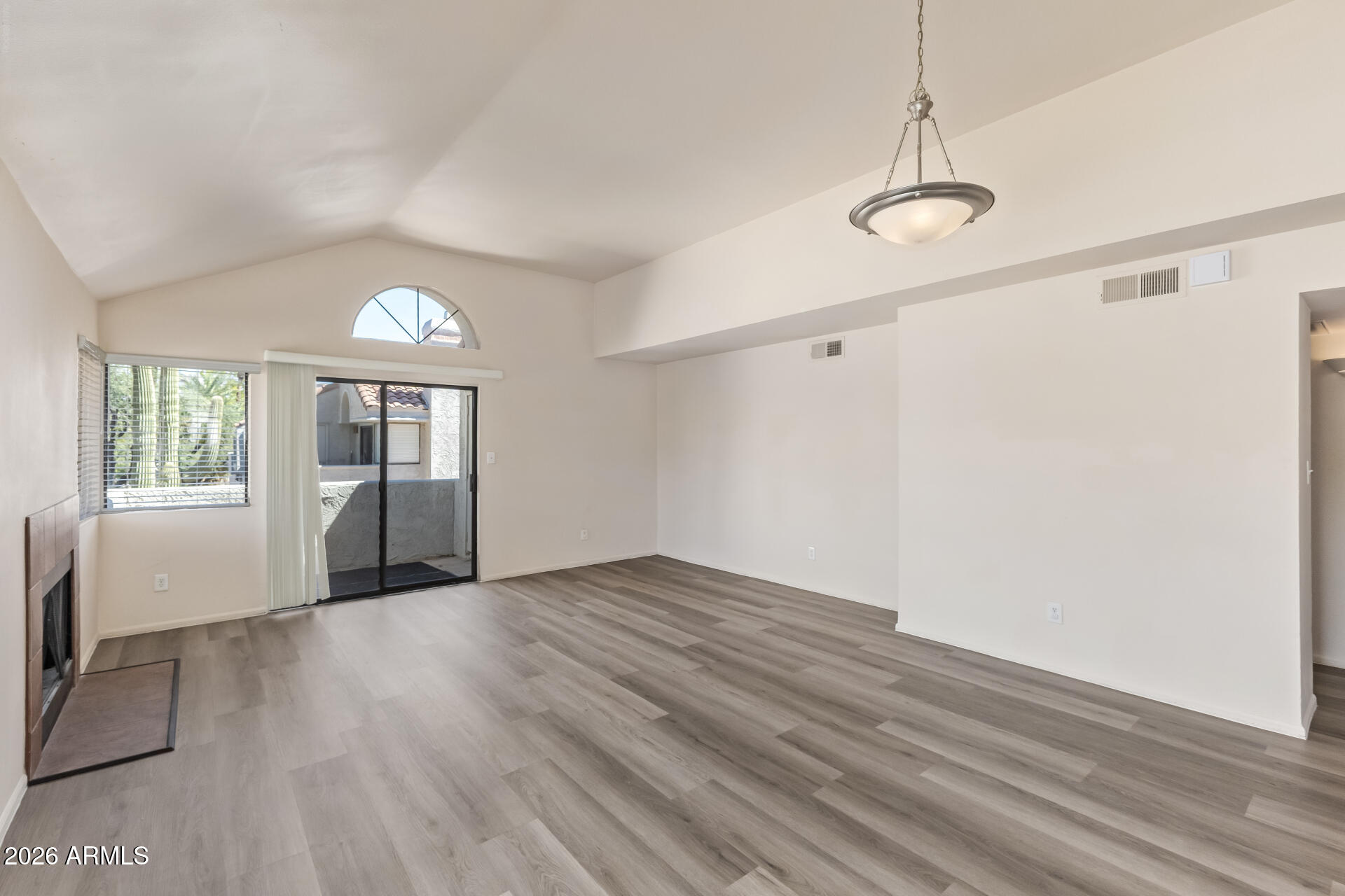 10115 E MOUNTAIN VIEW Road 2032