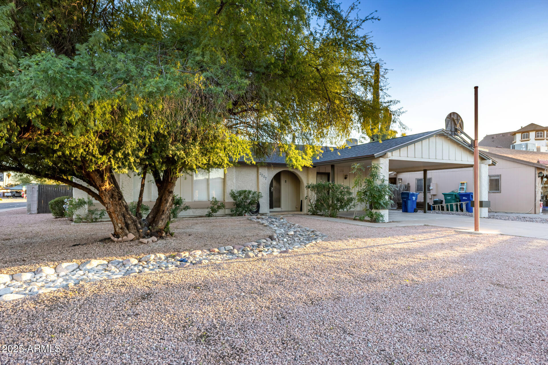 2207 W PORTOBELLO Avenue