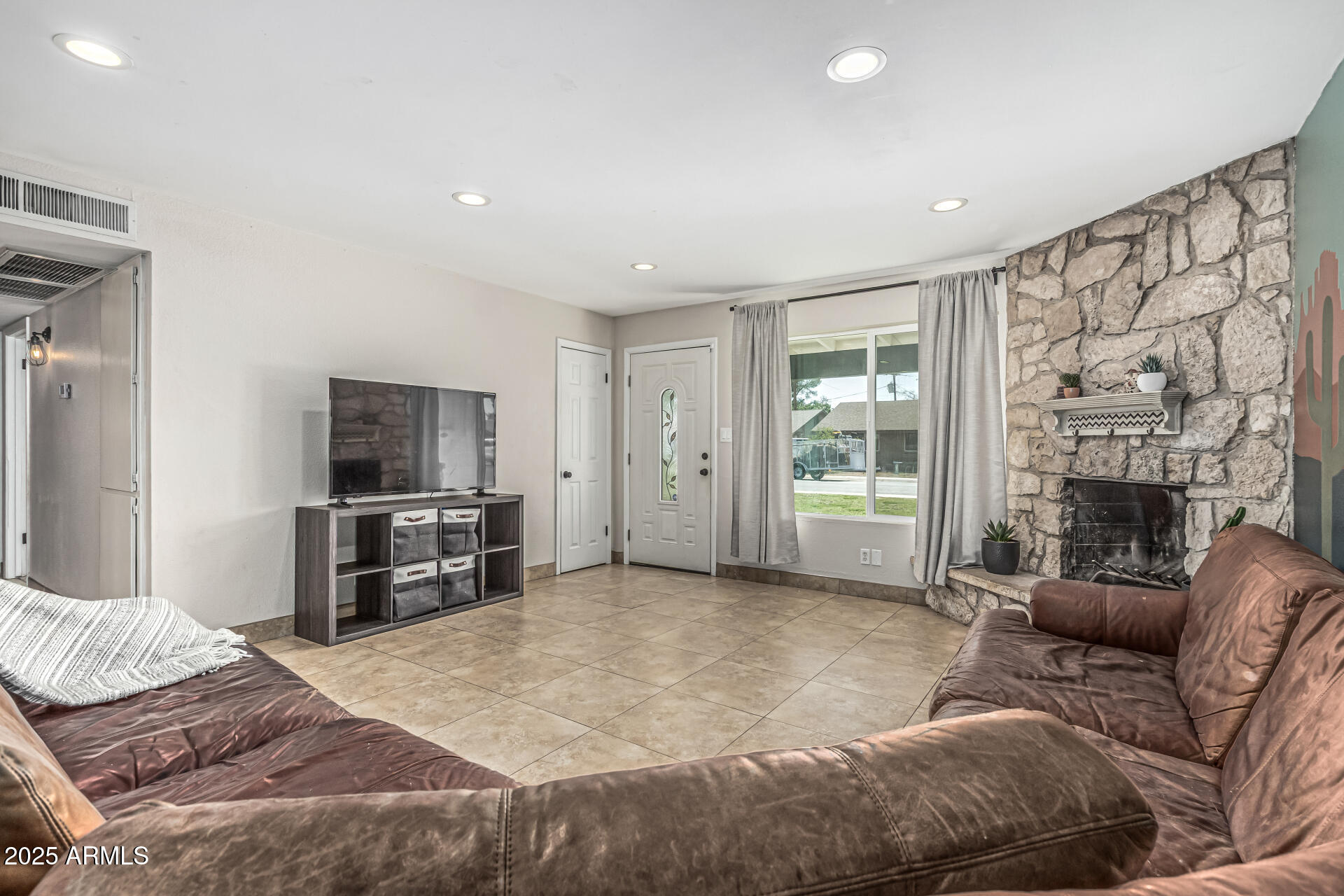 591 N CHERI LYNN Drive
