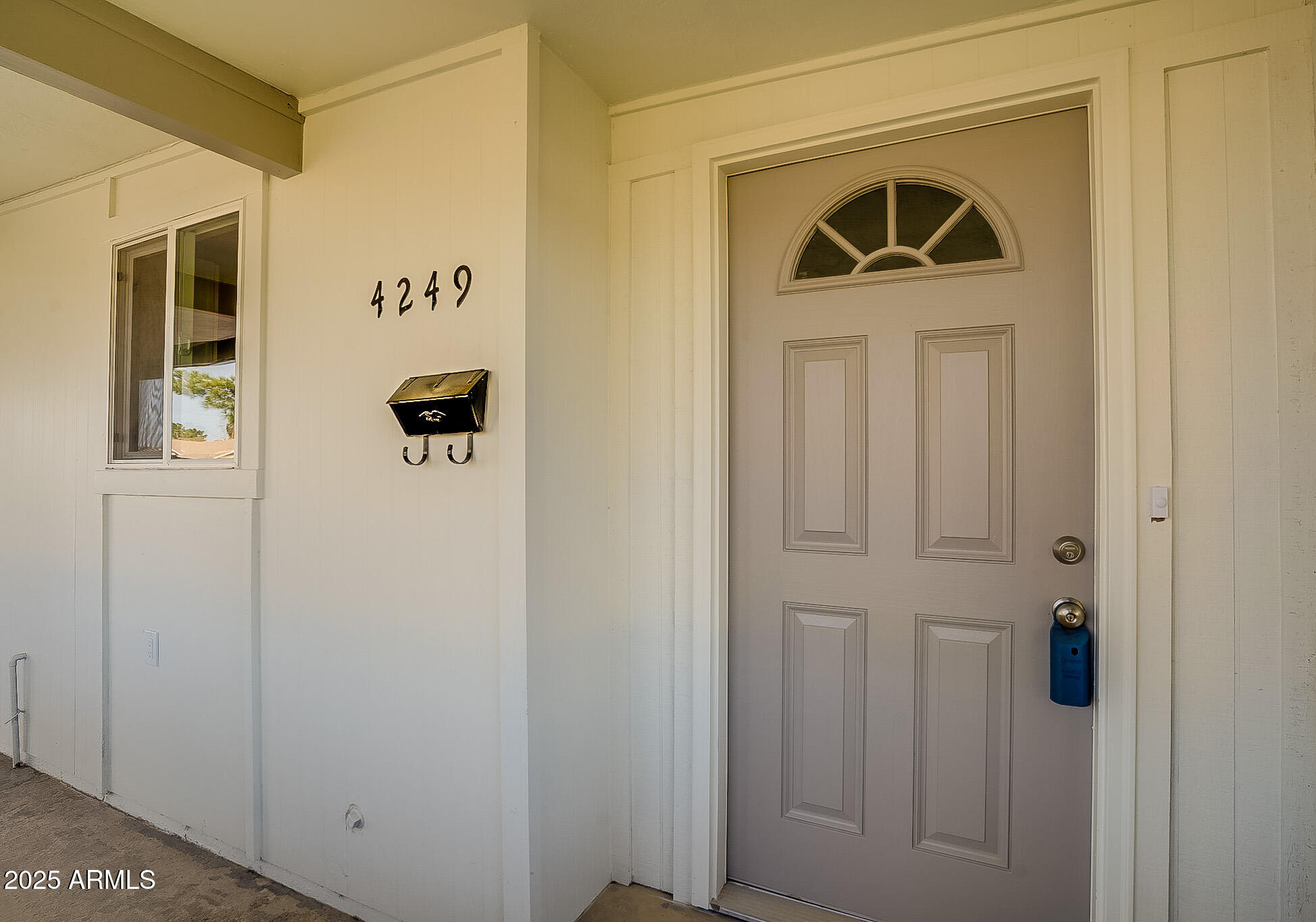 4249 W TOWNLEY Avenue