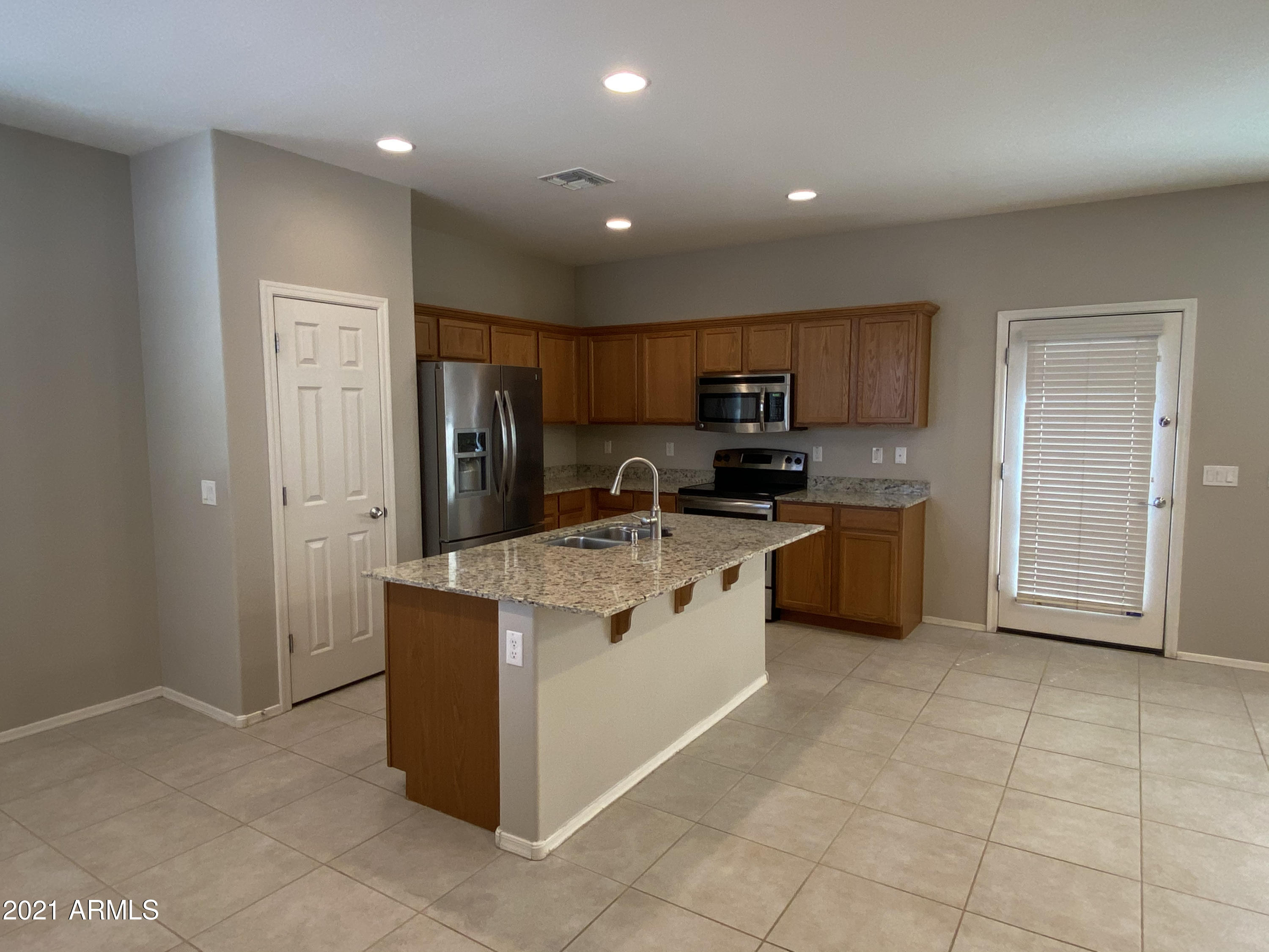 7363 W CAMBRIDGE Avenue