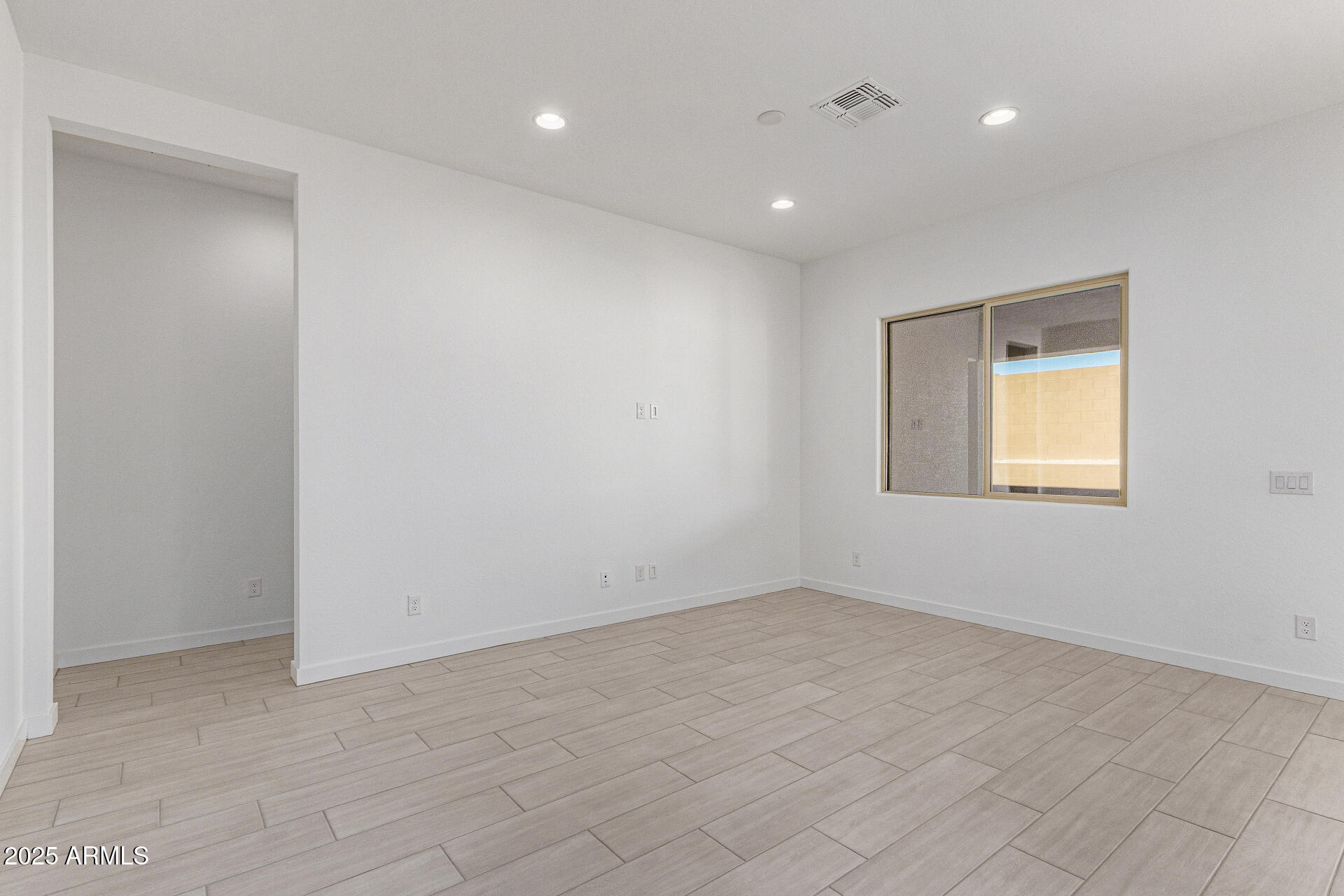 15842 W MIAMI Street