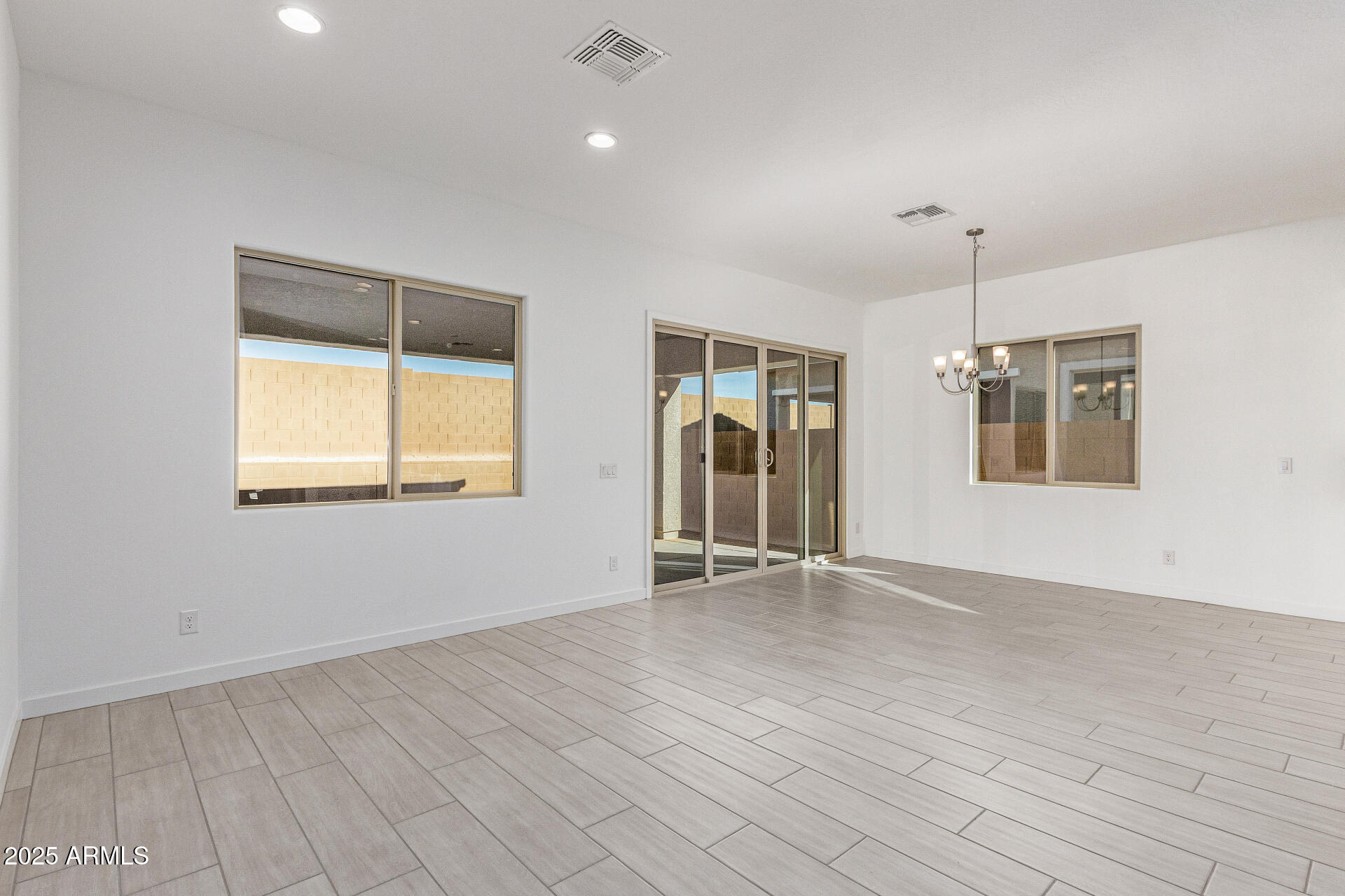 15842 W MIAMI Street