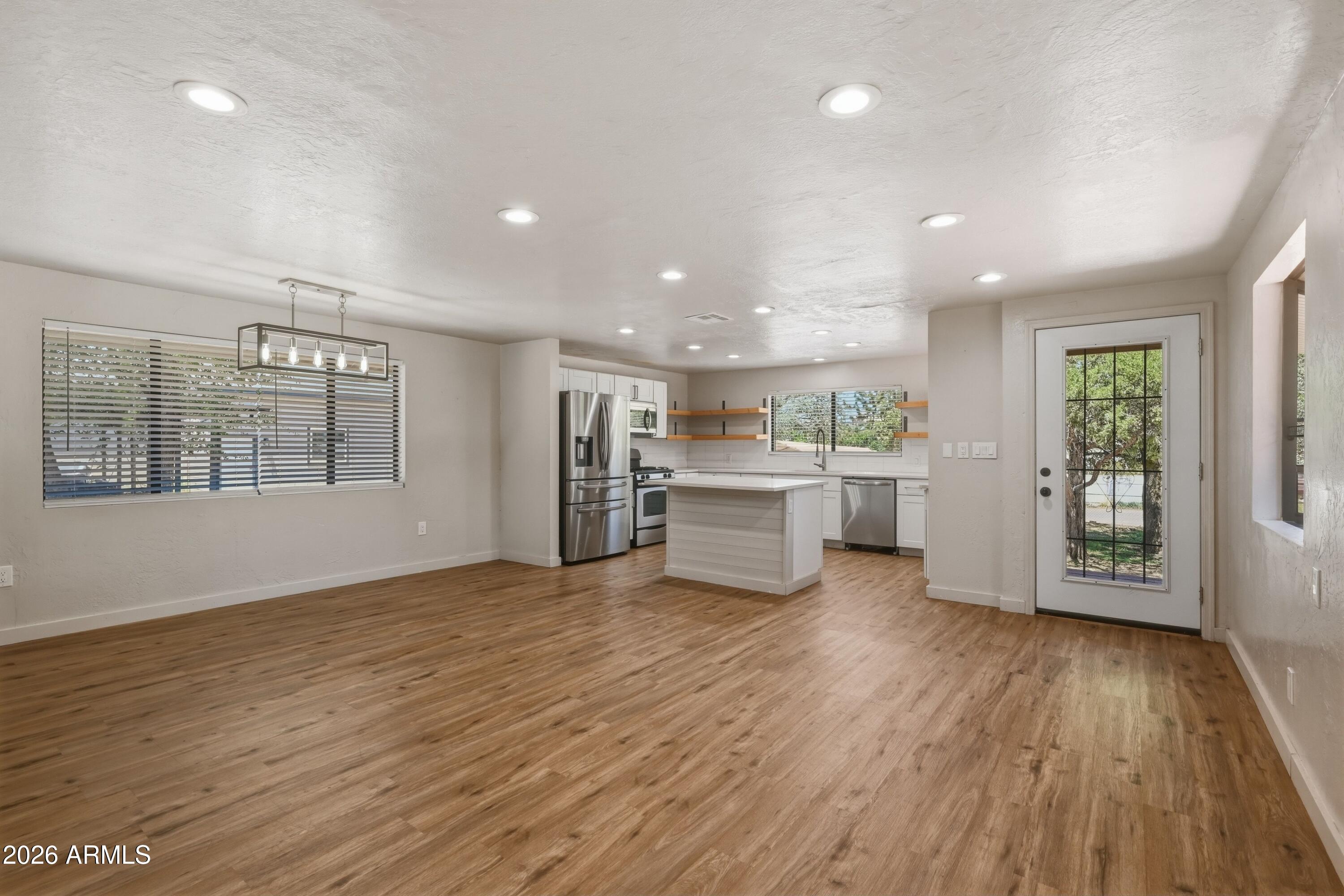 209 W ESTATE Lane