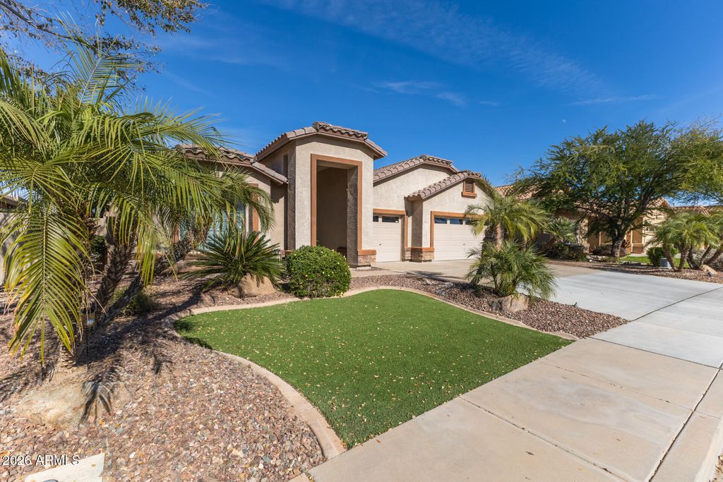 Photo of 828 E Teakwood Drive, Chandler, AZ 85249 (MLS # 6972653)