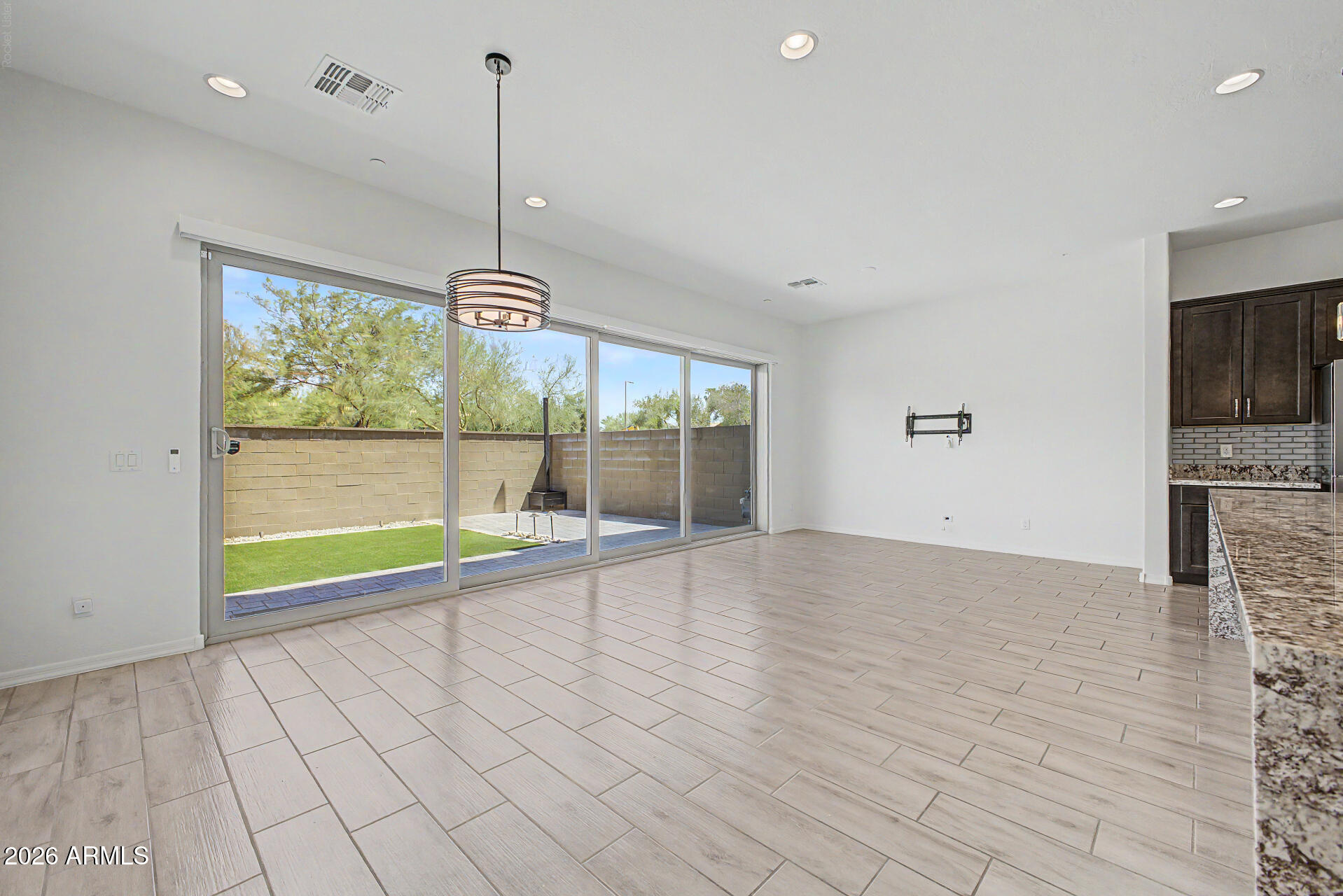 1912 W KINFIELD Trail
