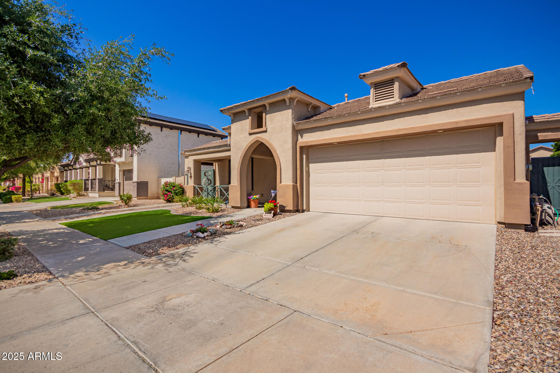 800 W SYCAMORE Court