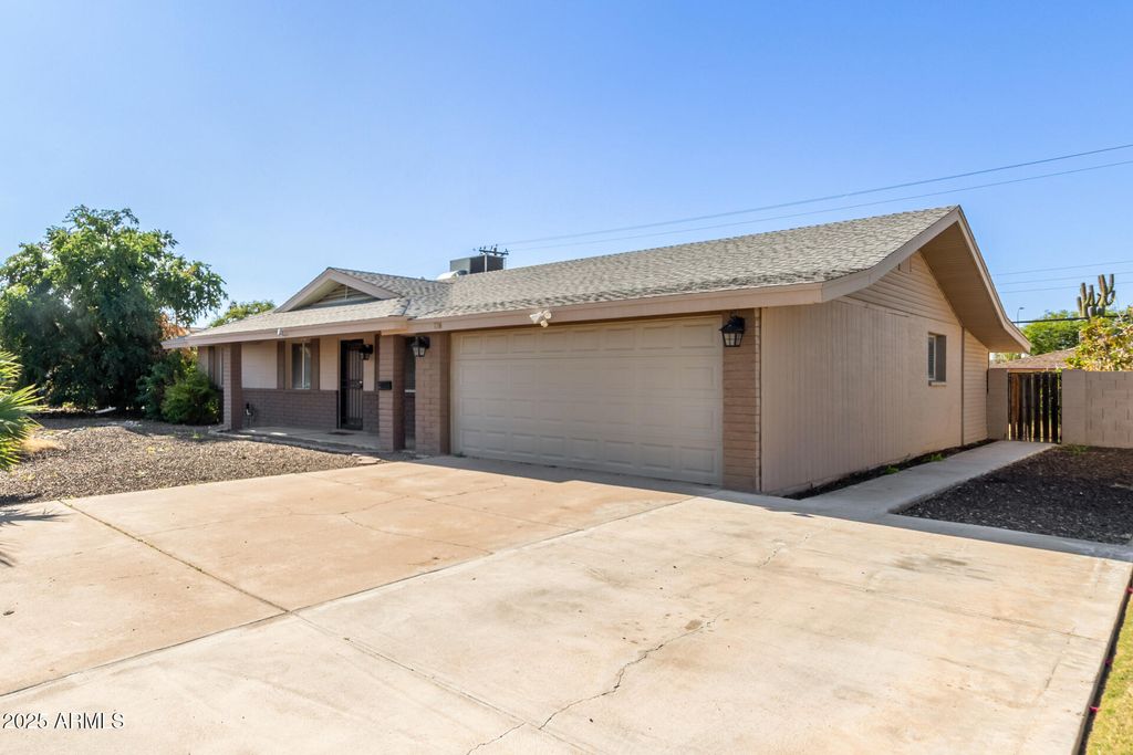 Photo of 2710 S Terrace Road, Tempe, AZ 85282 (MLS # 6959013)