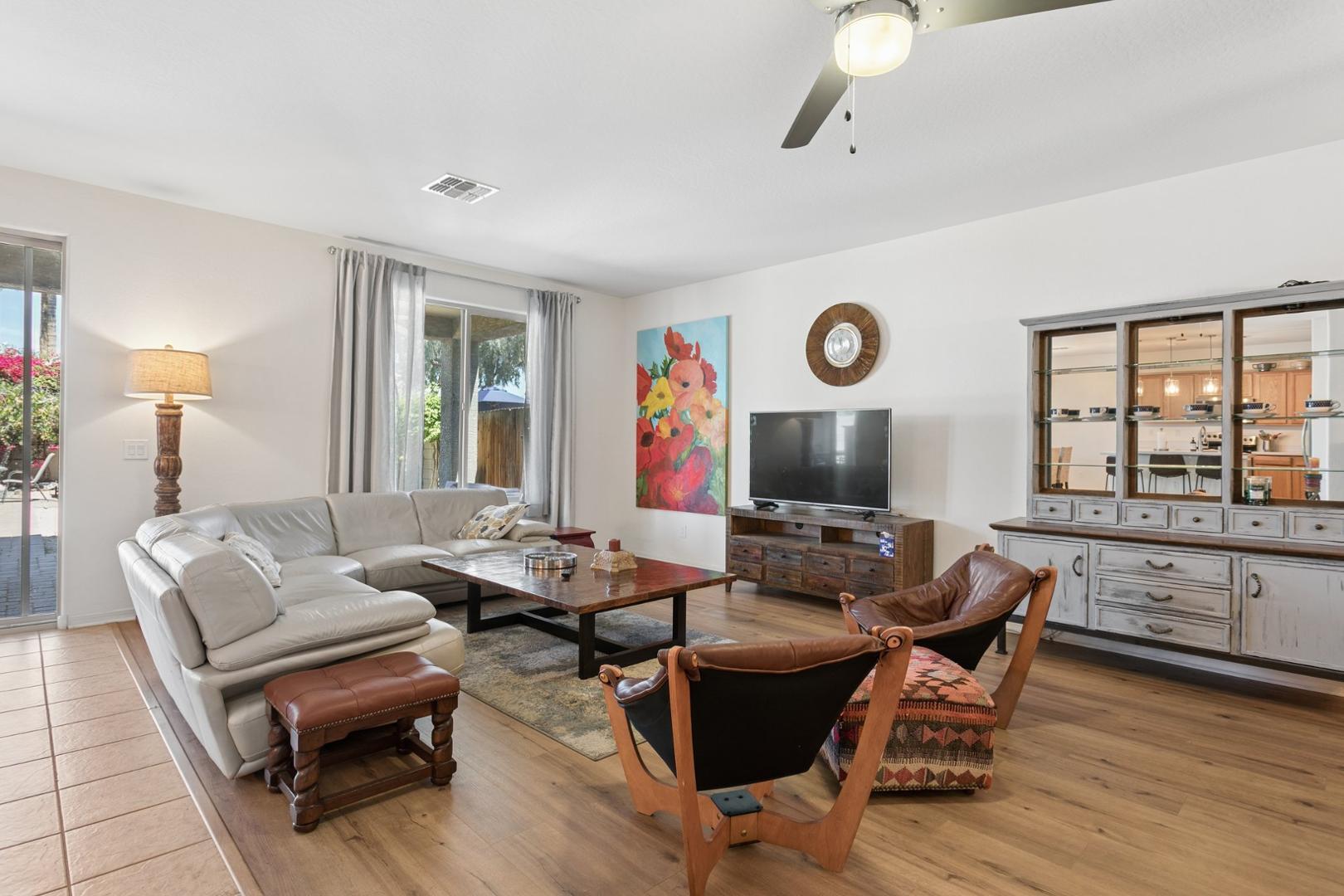 2114 E Aire Libre Avenue