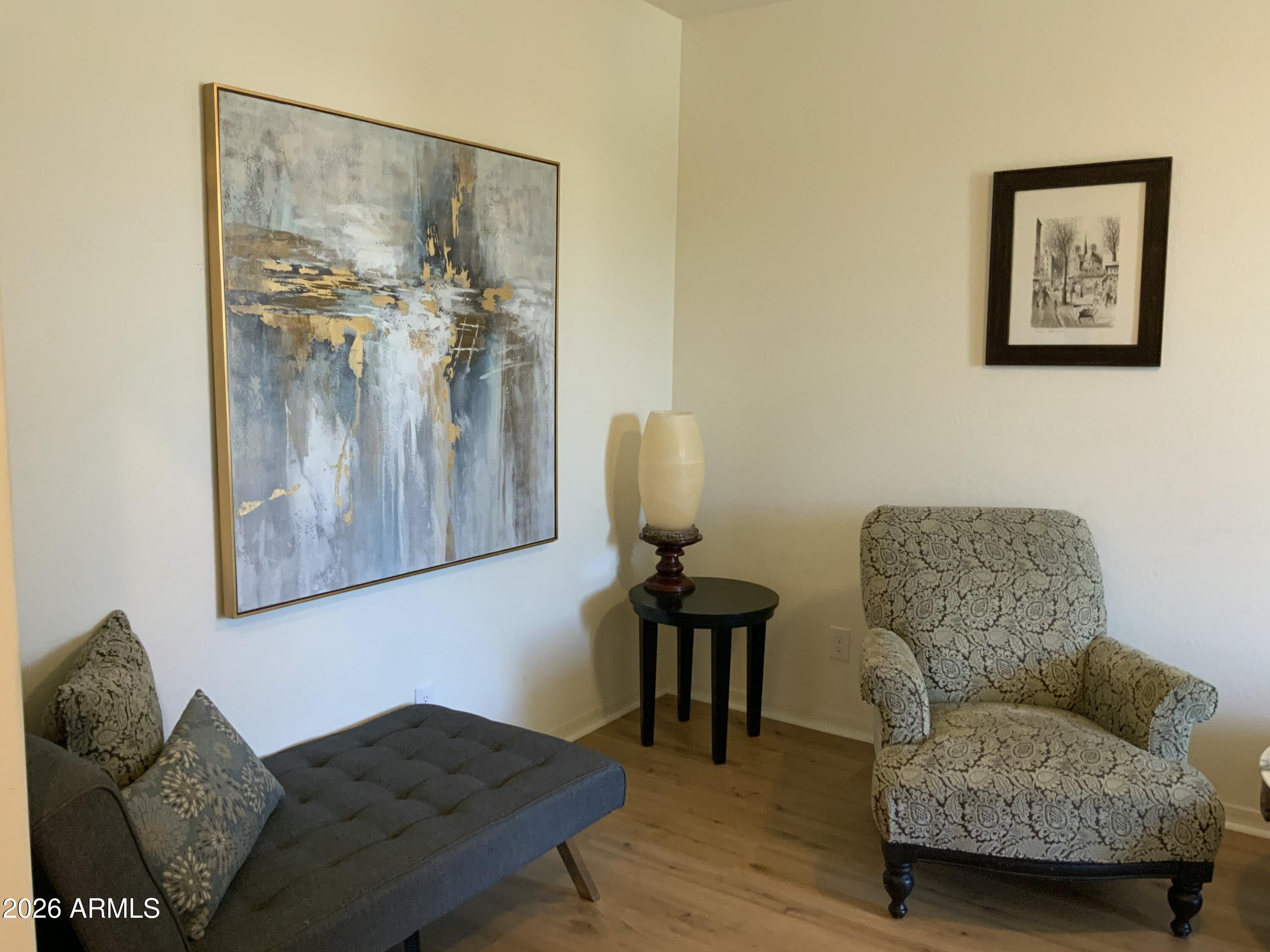 2114 E AIRE LIBRE Avenue