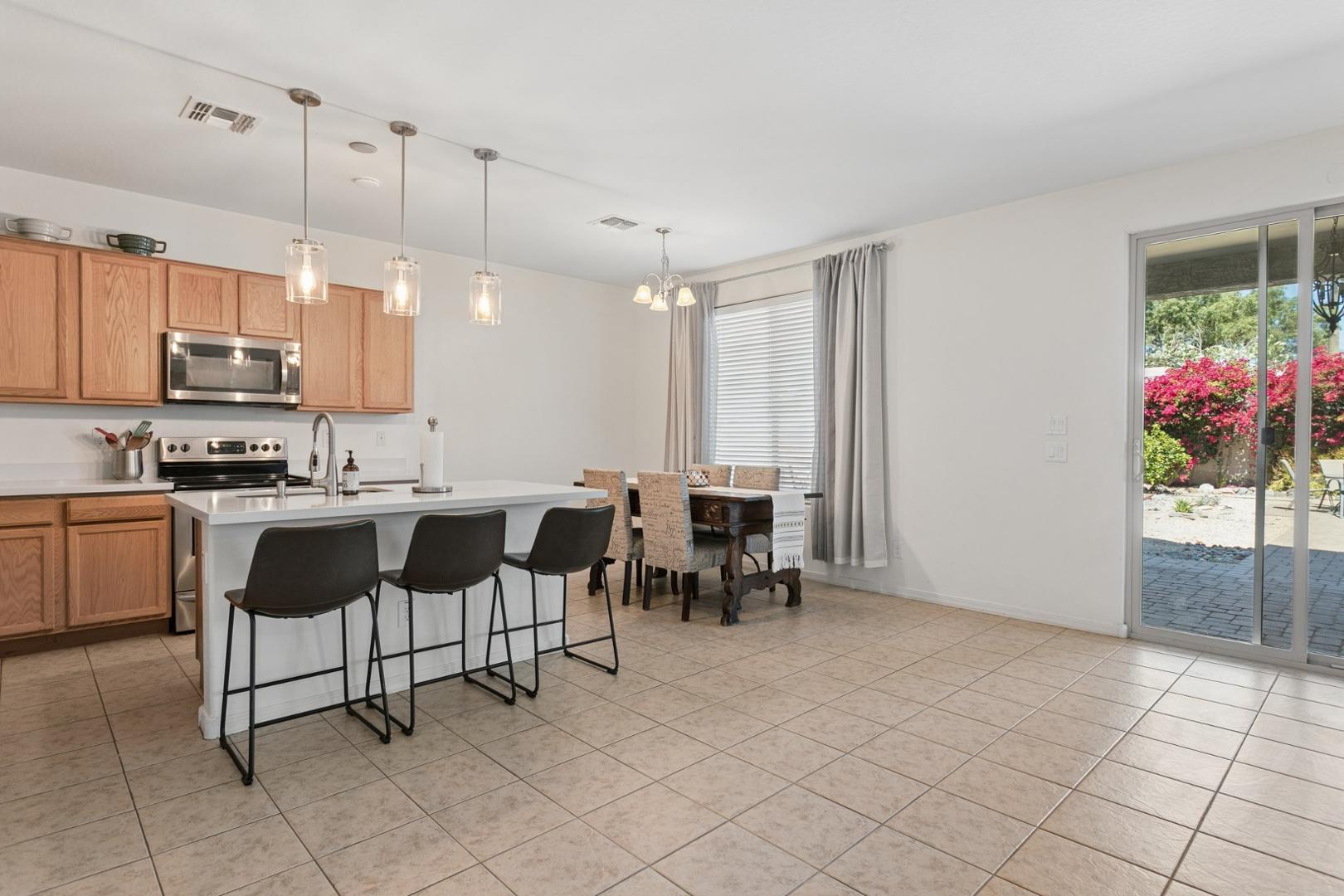 2114 E Aire Libre Avenue