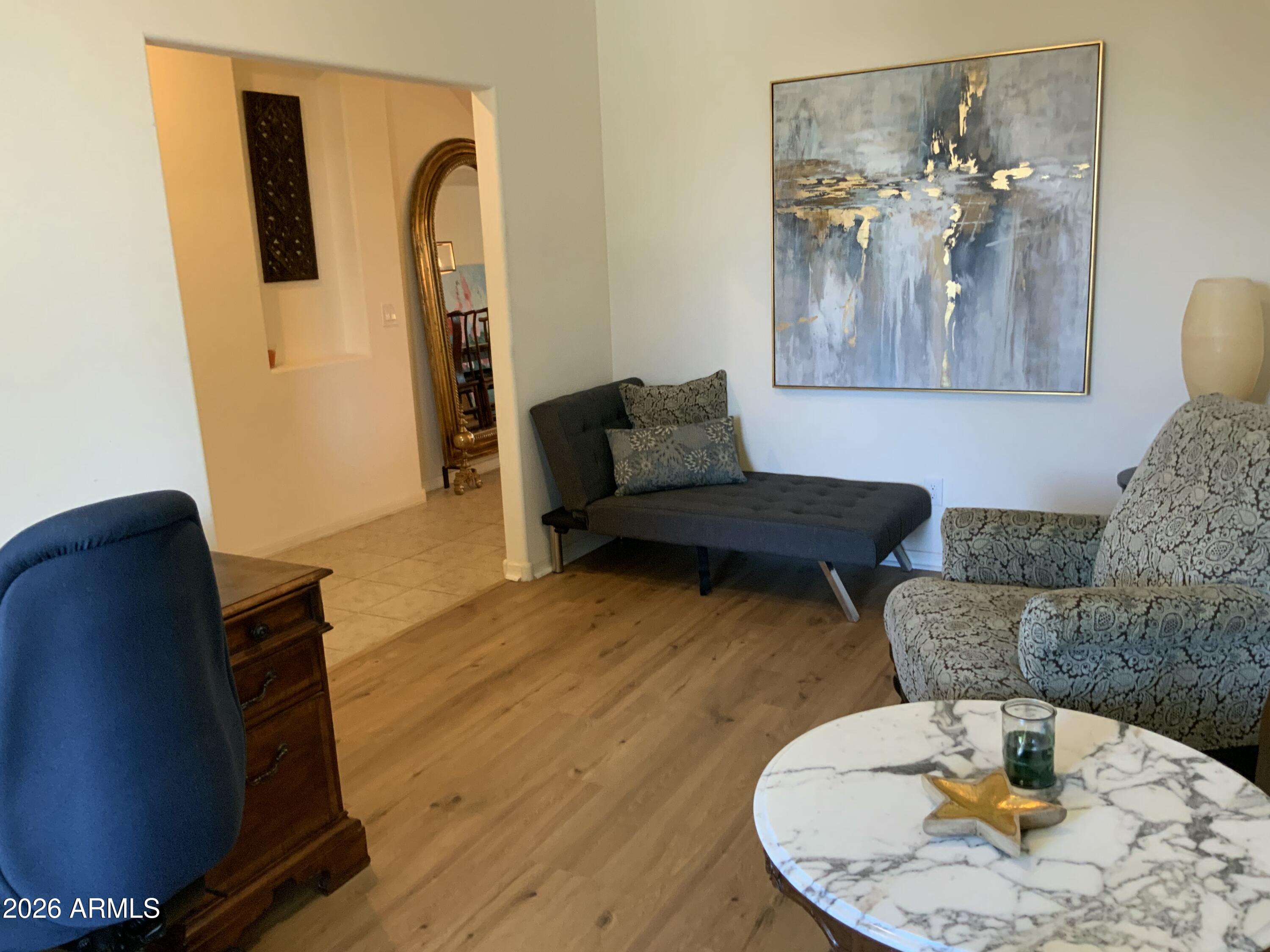 2114 E AIRE LIBRE Avenue