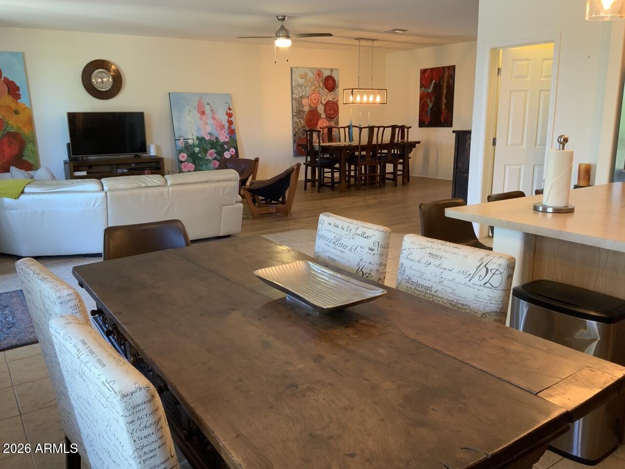 2114 E AIRE LIBRE Avenue