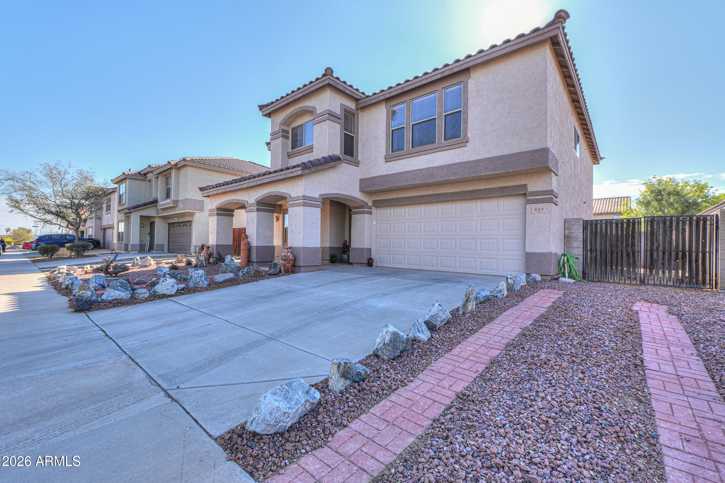 533 W PRICKLY PEAR Drive