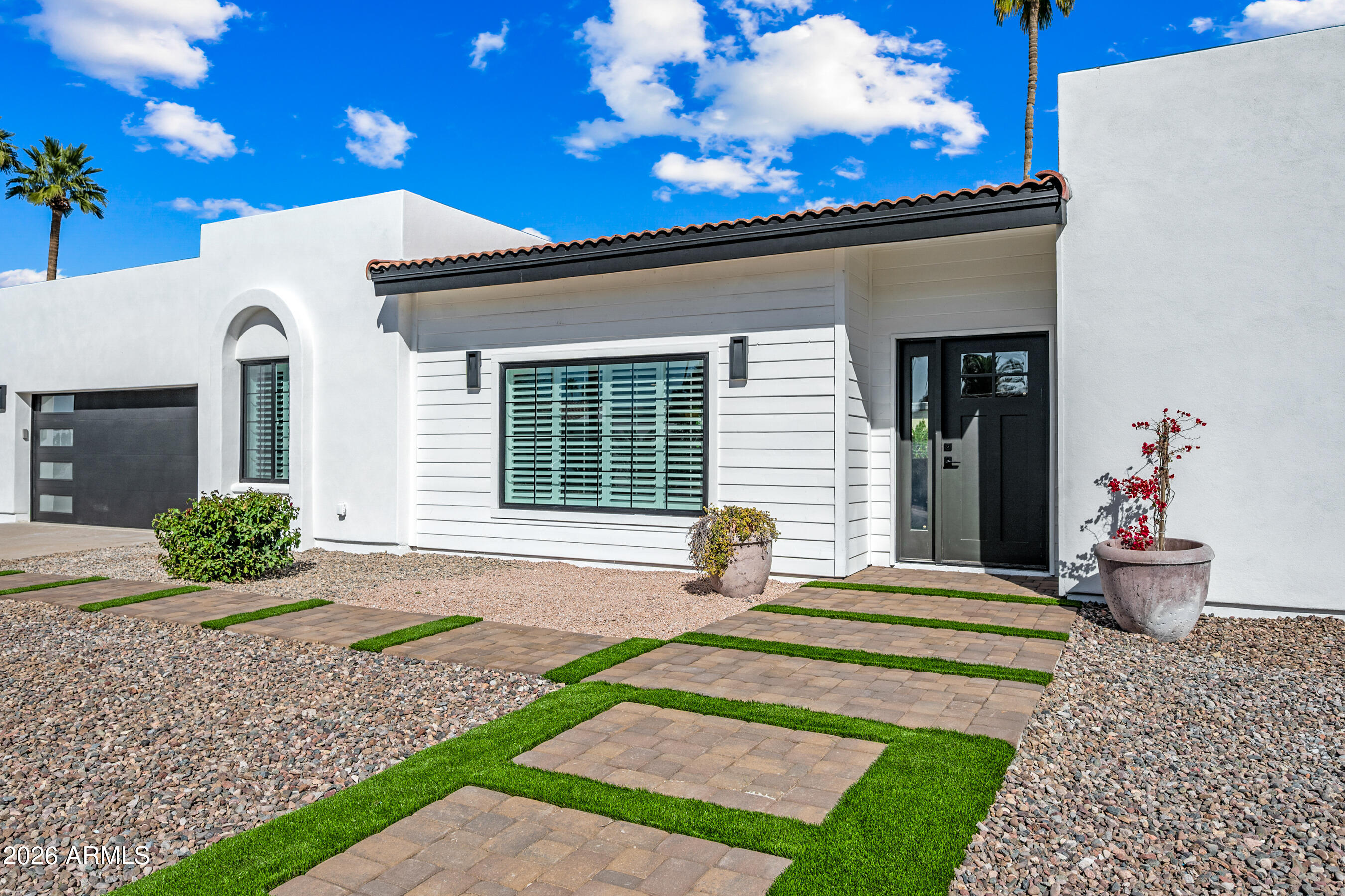 6622 E VOLTAIRE Avenue