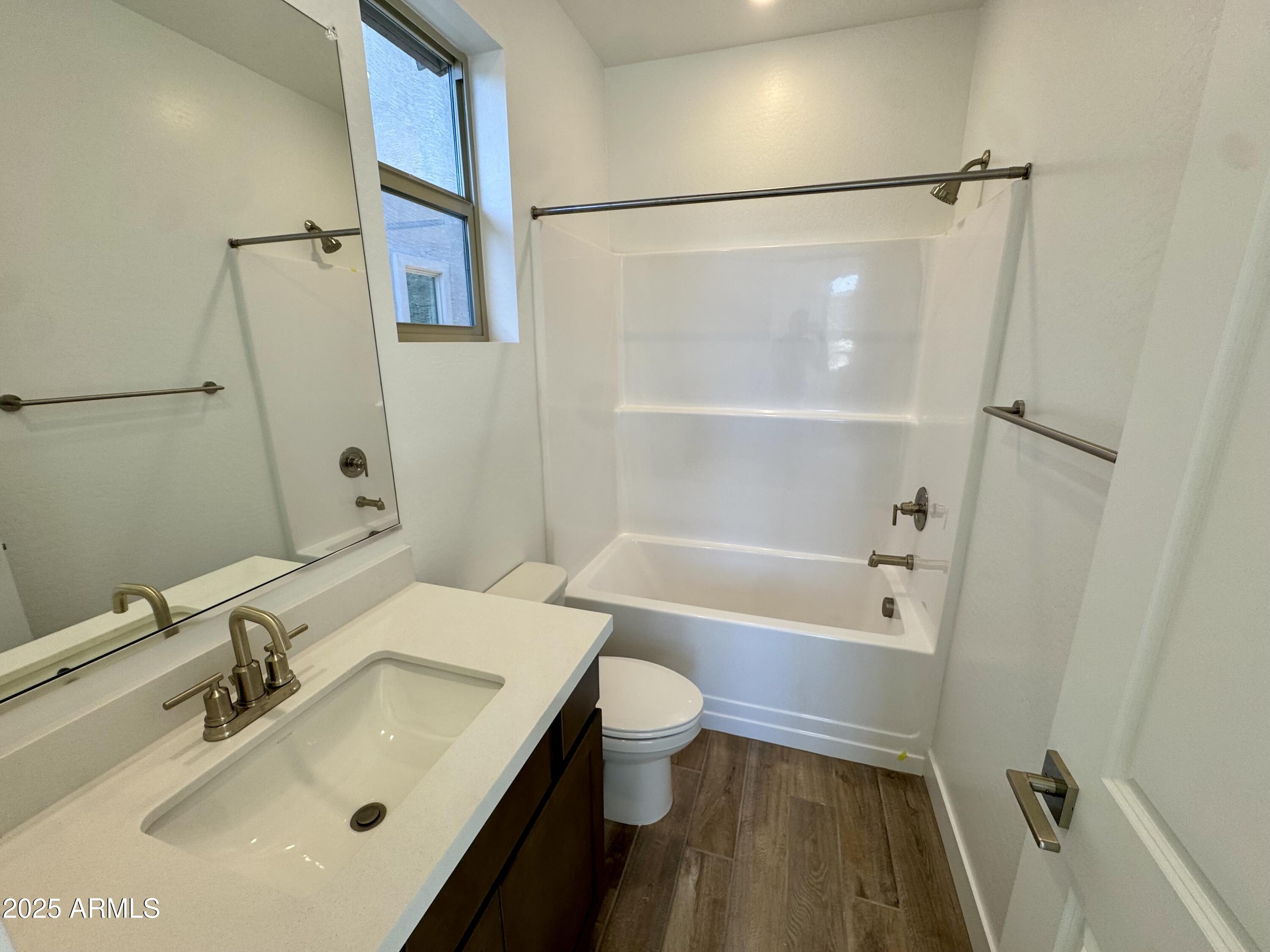 2908 E Mecklenburg Way