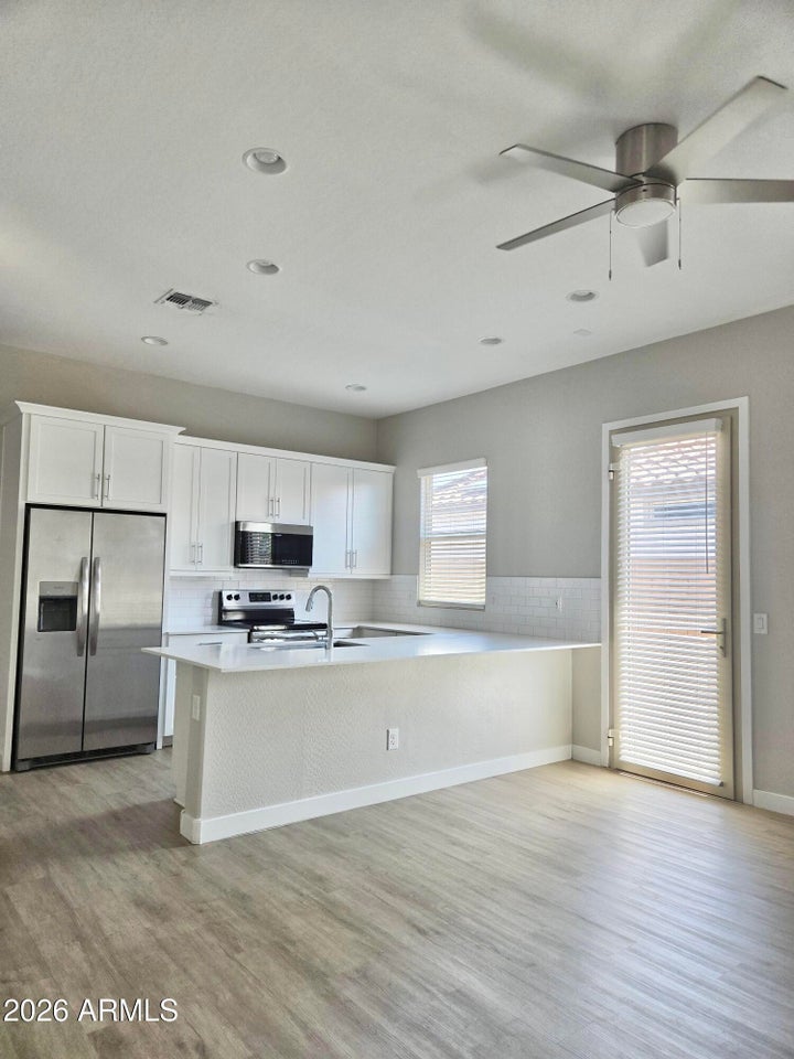 Photo 1 of 11 — 2568 E KINGBIRD Drive, Gilbert, AZ 85297
