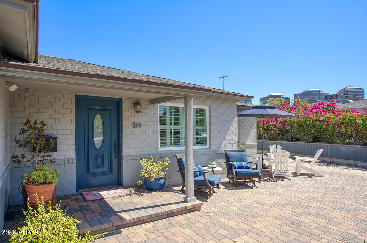 314 W WINDSOR Avenue
