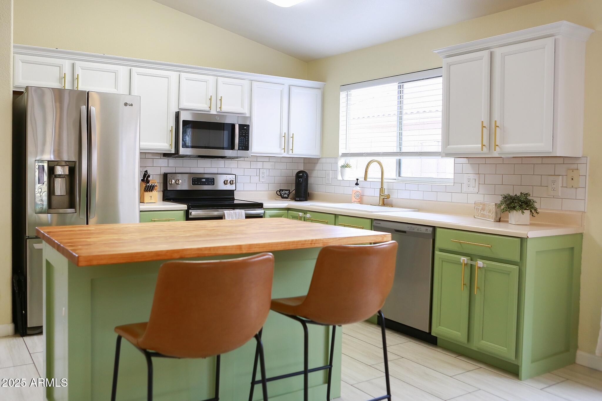 124 W JASPER Drive