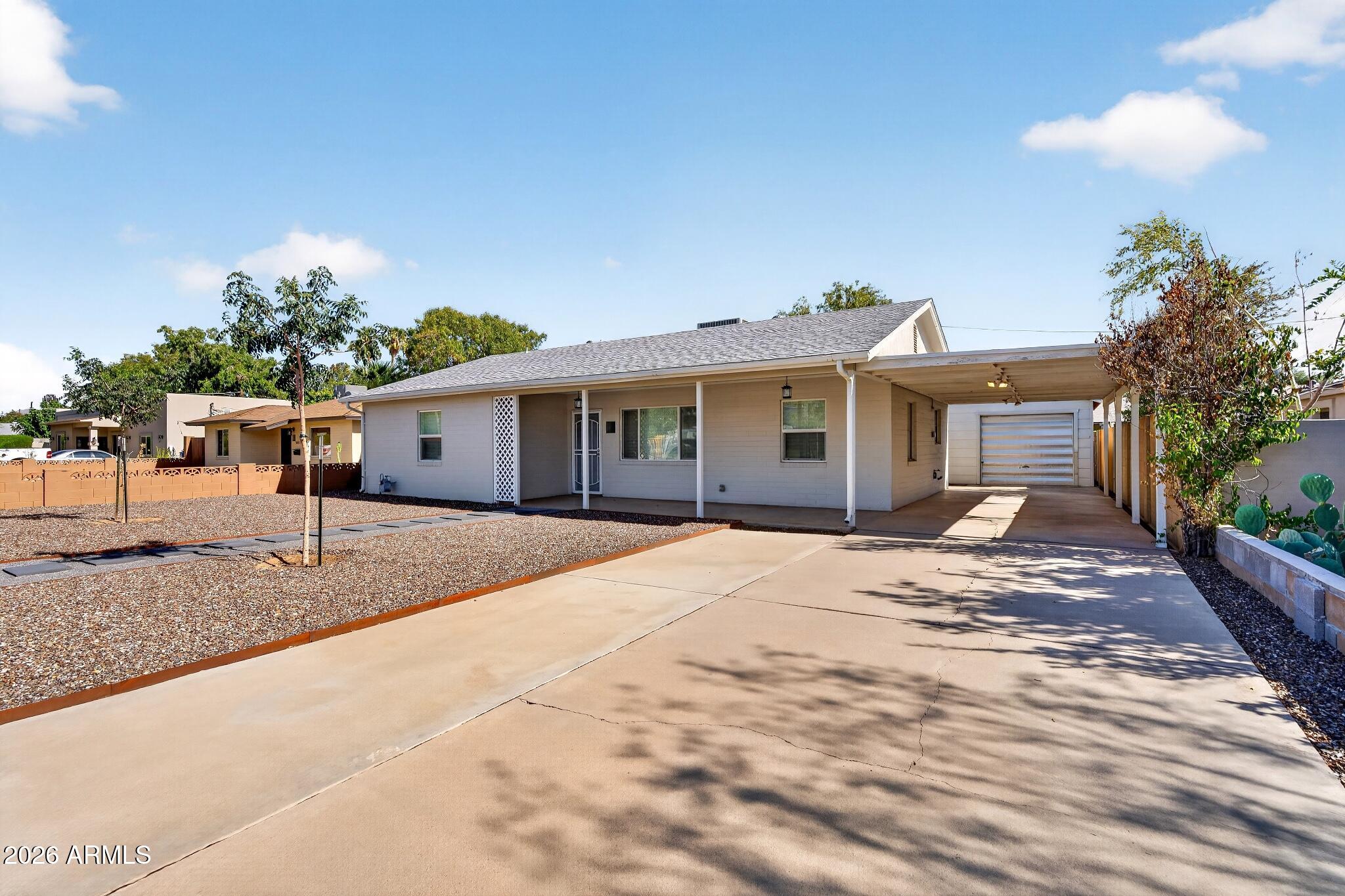 1007 E CITRUS Way