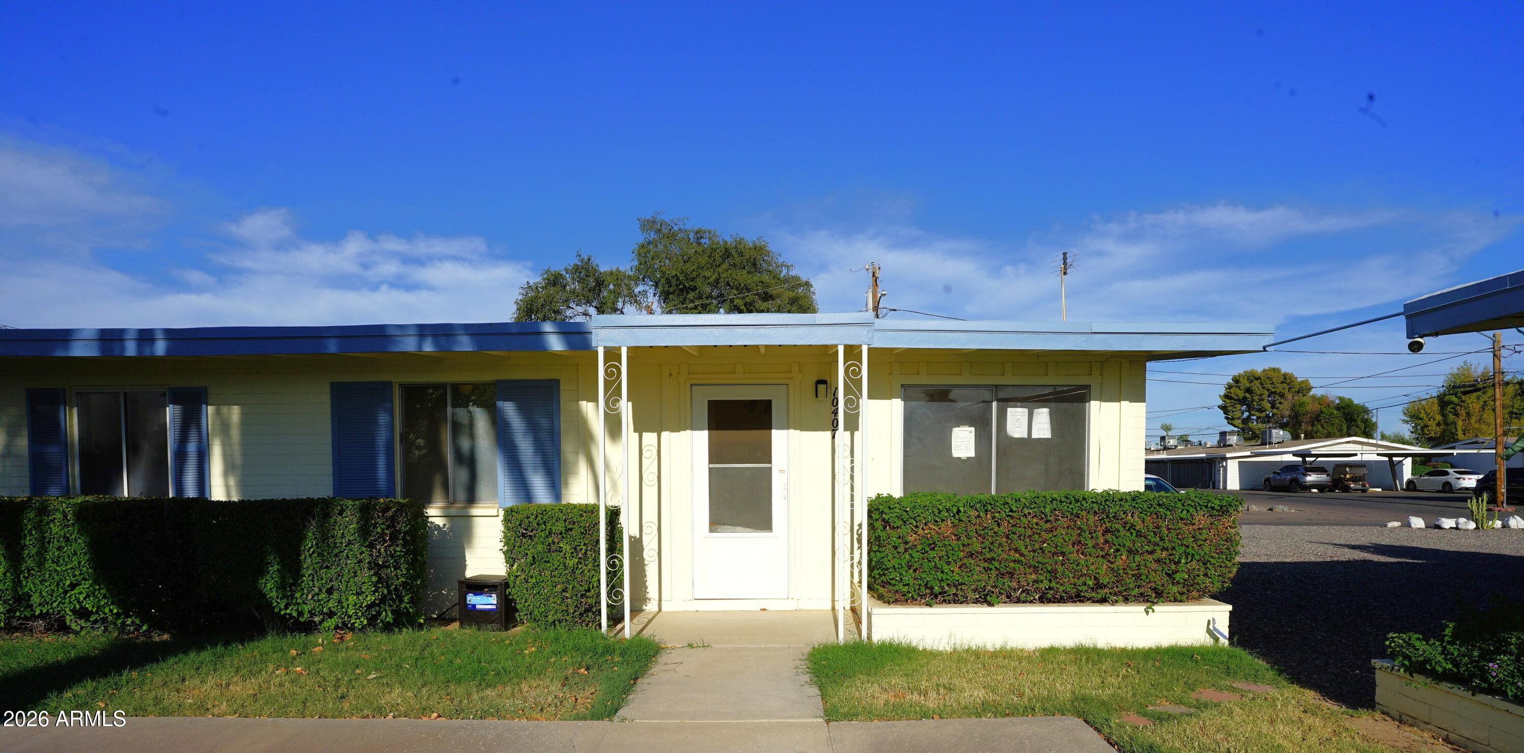10407 W PEORIA Avenue