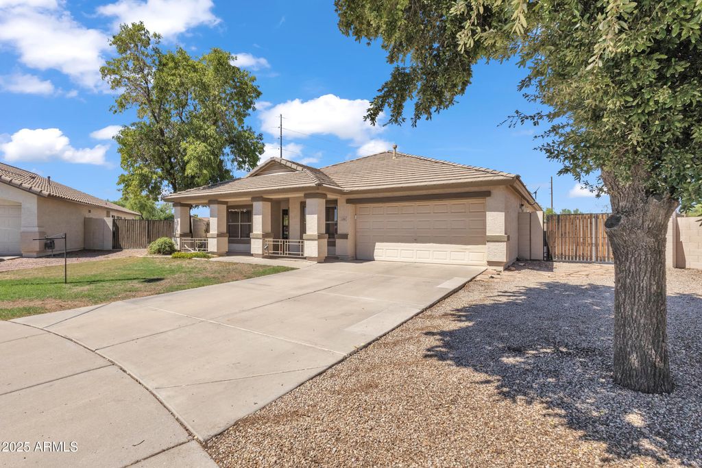 Photo of 2266 S Bahama Drive, Gilbert, AZ 85295 (MLS # 6911379)